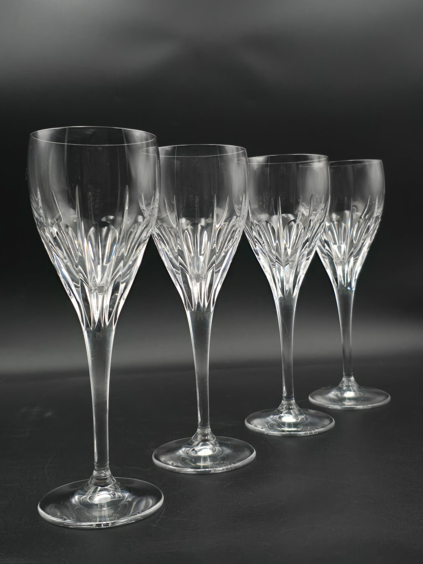 Set of 4 Waterford Nocturne Tranquility Wine Glasses – 200 ml, 19.5 cm Tall, Thumbprint & Vertical Cuts