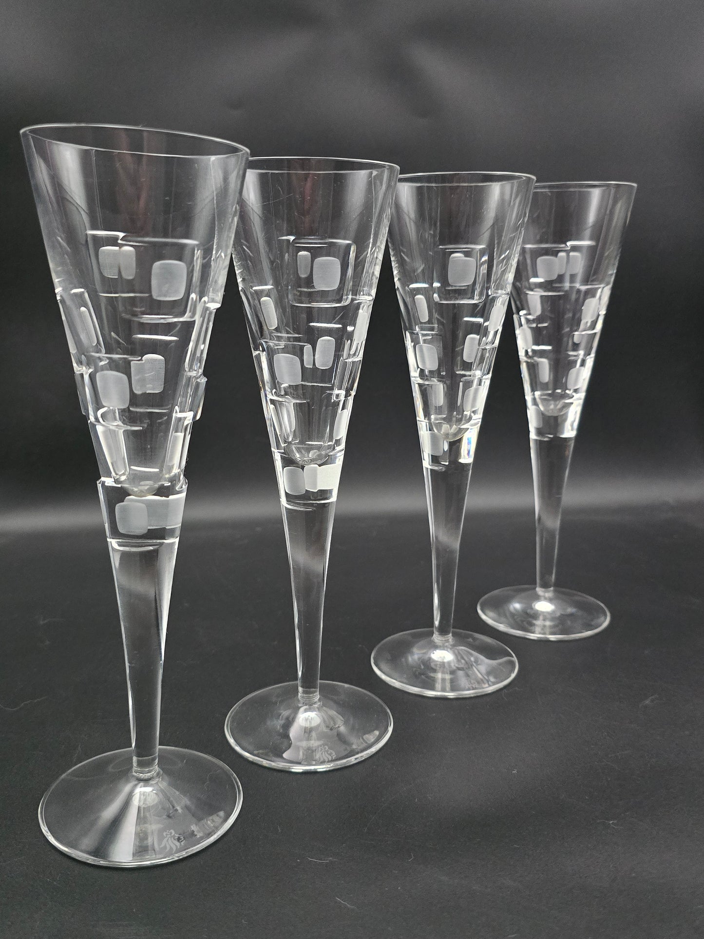Set of 4 Royal Doulton Metro Pattern Crystal champagne flutes. 150ml 23cm tall