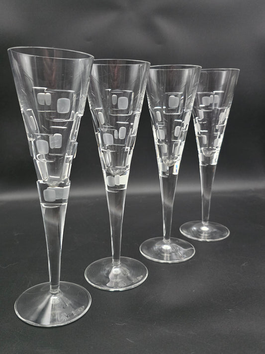 Set of 4 Royal Doulton Metro Pattern Crystal champagne flutes. 150ml 23cm tall
