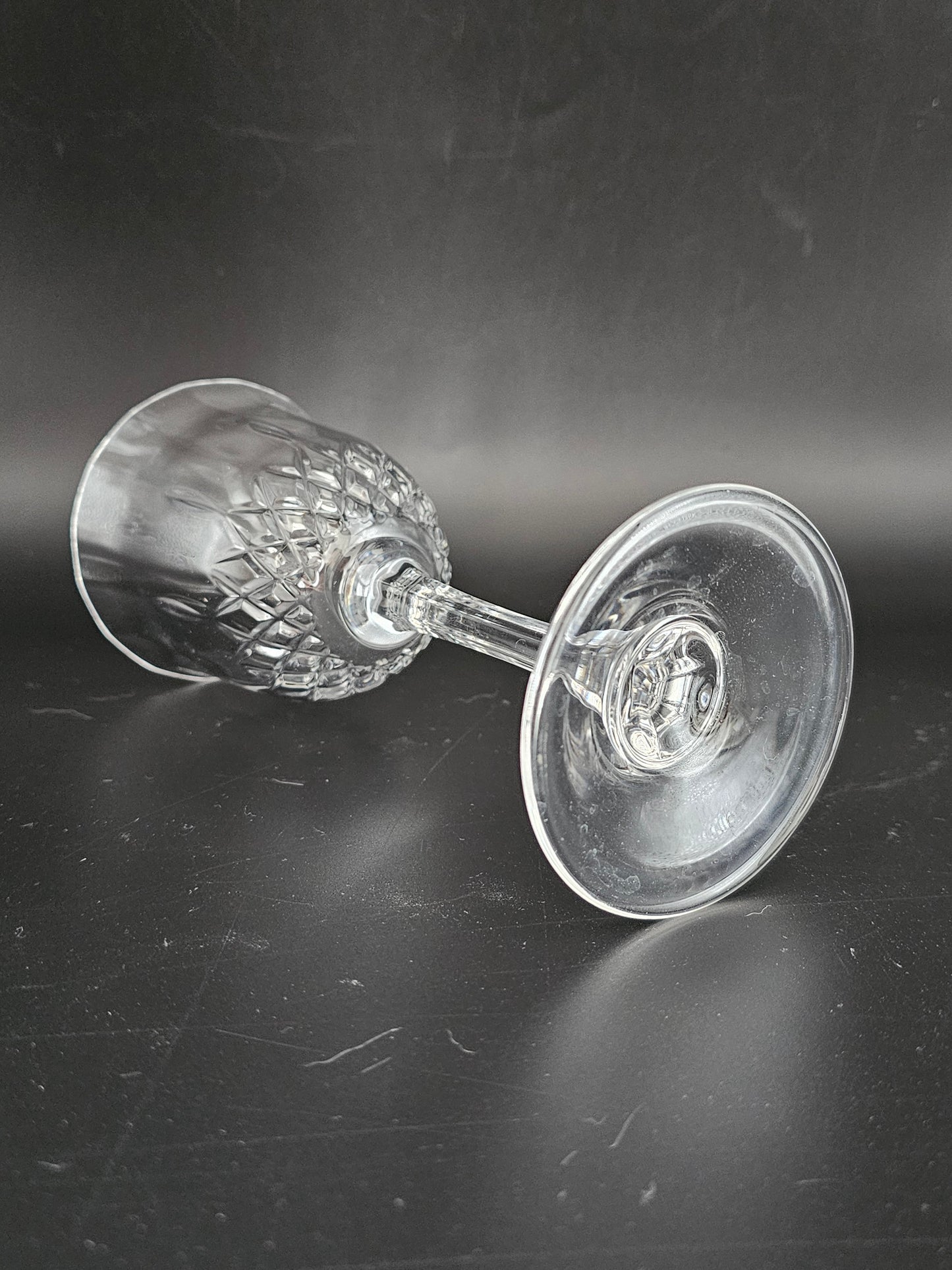 Set of 4 tall Stemmed Crystal Wine Glasses. 235ml
