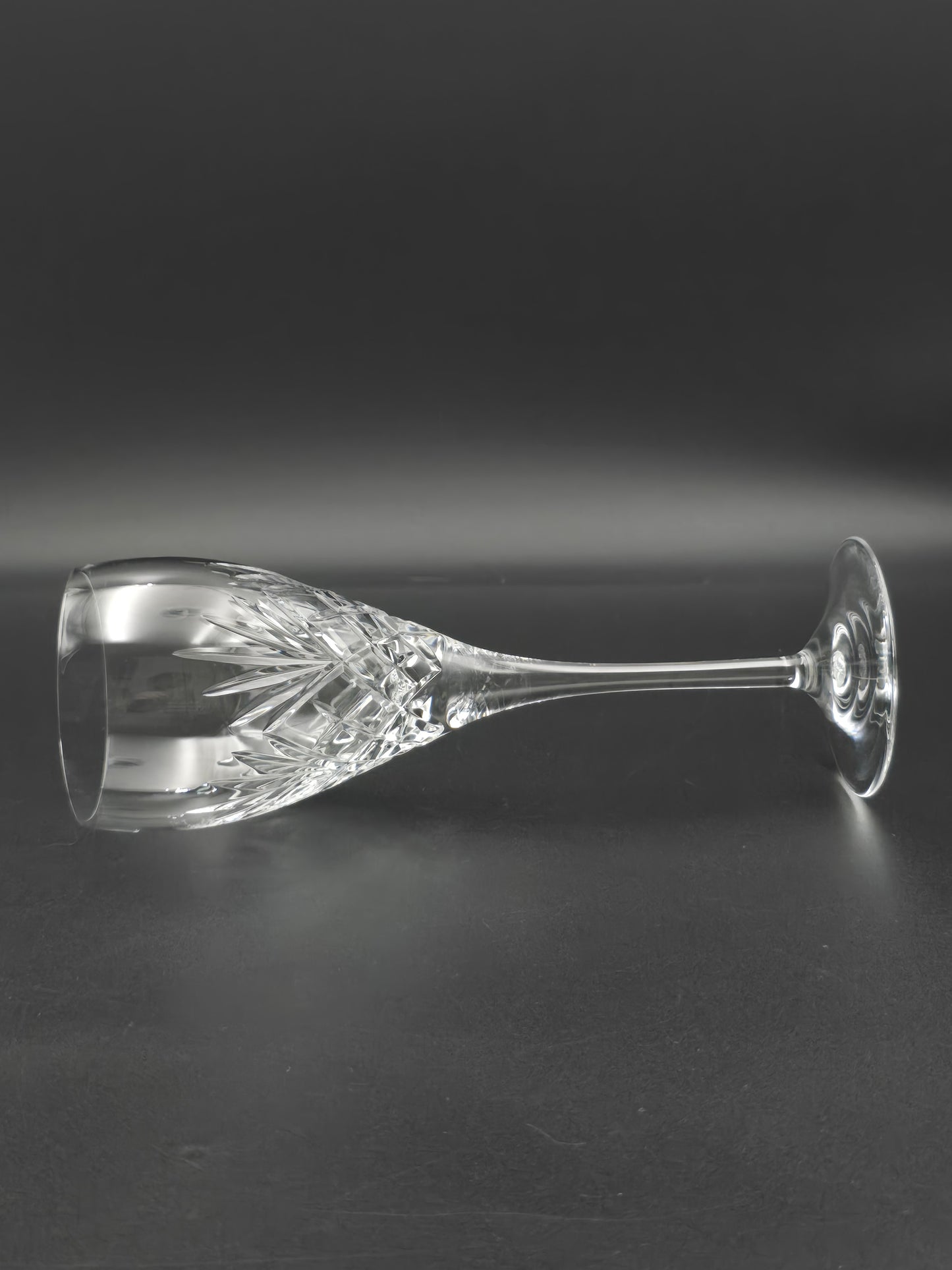 Pair of Vintage Etched Crystal Wine Glasses – Fern & Cross Pattern | 250ml | Slender Stem | 21.5cm Tall | Elegant & Unmarked
