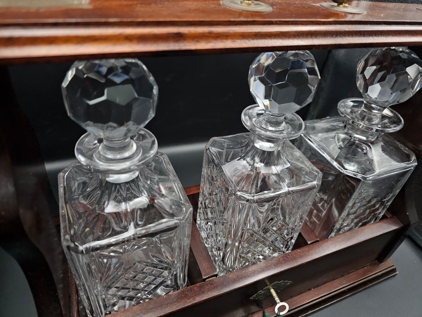 Beautiful Triple Decanter Tantalus with working lock and key