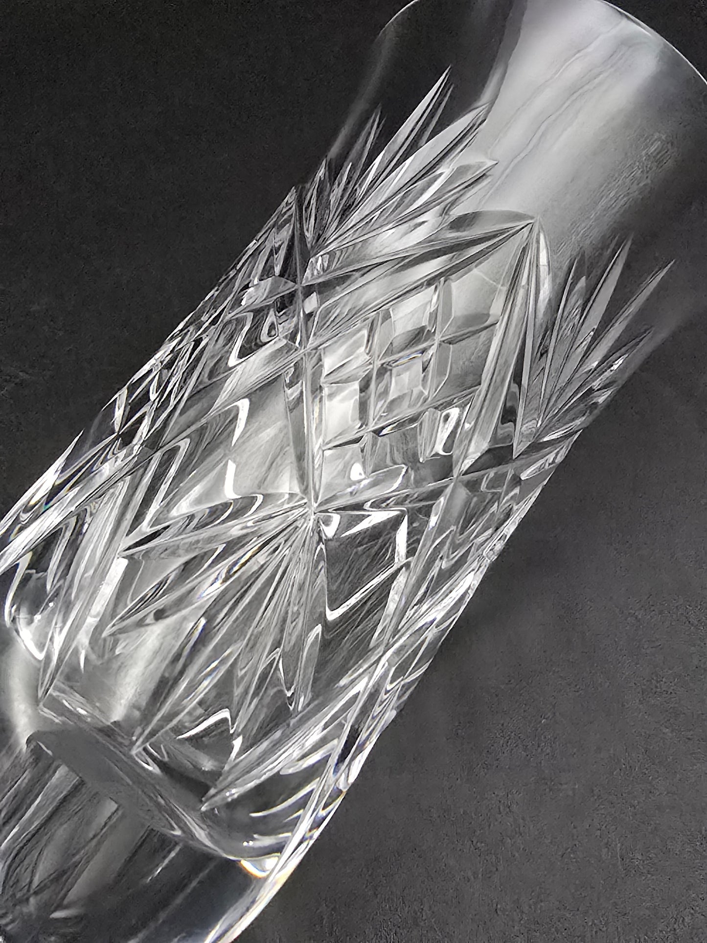 Vintage Lead Crystal Champagne Flutes – Set of 4, 150 ml, 22 cm Tall with Star‑Pattern Base & Teardrop Stem – Elegant Cut‑Glass Barware