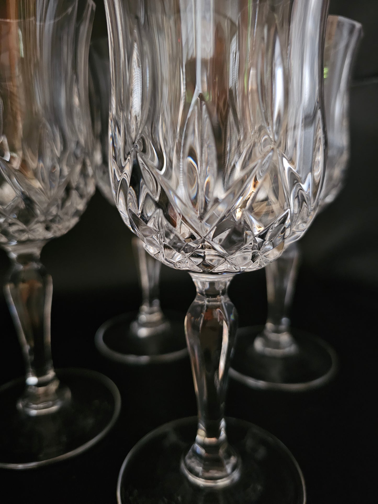 Set of 4 tall, Large Vintage Crystal Wine Glasses. 200ml. 19cm tall