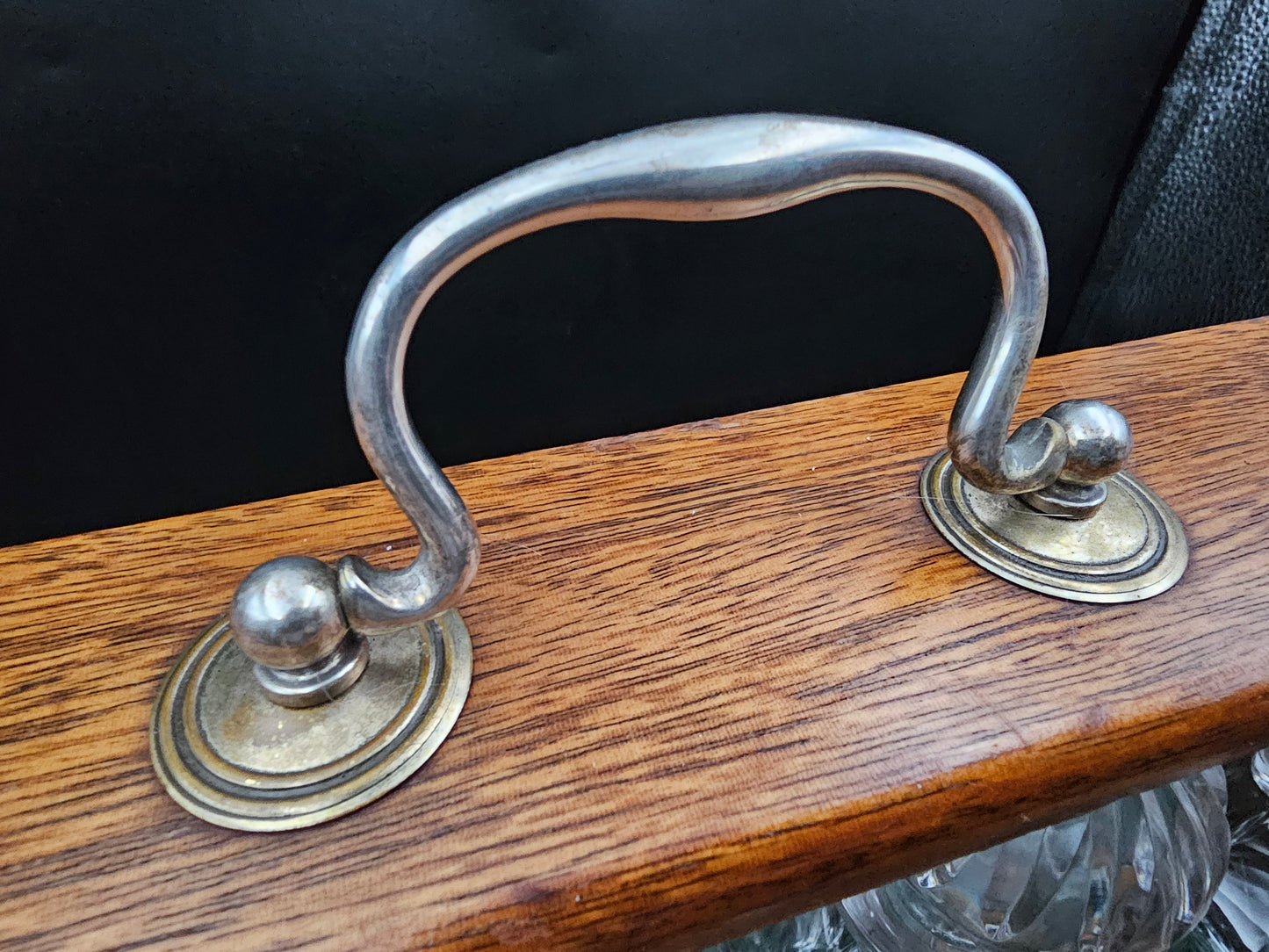 RARE! Stunning Mahogany 4 Decanter Tantalus with 4 Crystal Tumblers.