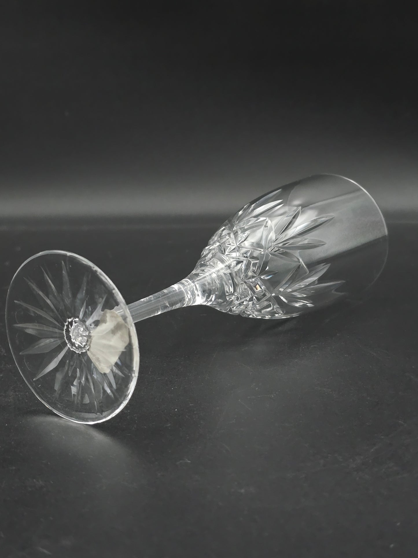 Set of 6 Royal Doulton International Crystal Champagne Flutes. Boxed 150ml.  18.5cm tall.