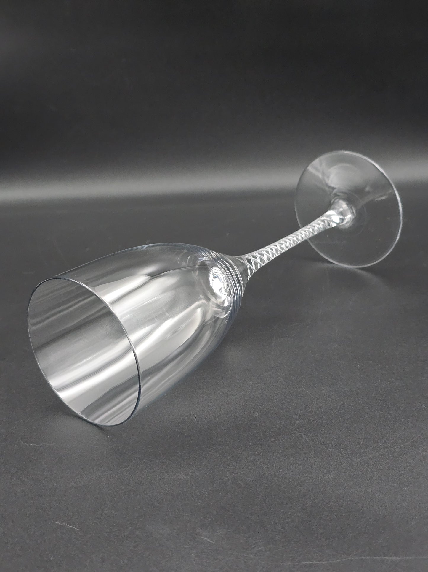 Set of 6 large air twist long stemmed Wine glasses 330ml 23.5cm tall.