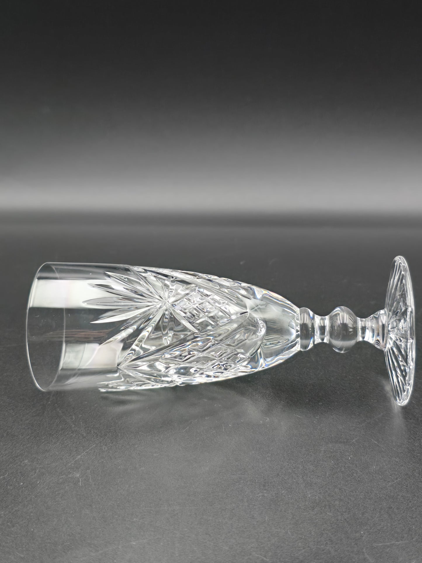 Set of 6 small Crystal Champagne Flutes – Knopped Stem and star cut base– 14.5cm Tall – Vintage British Glassware – Immaculate Condition. 135ml