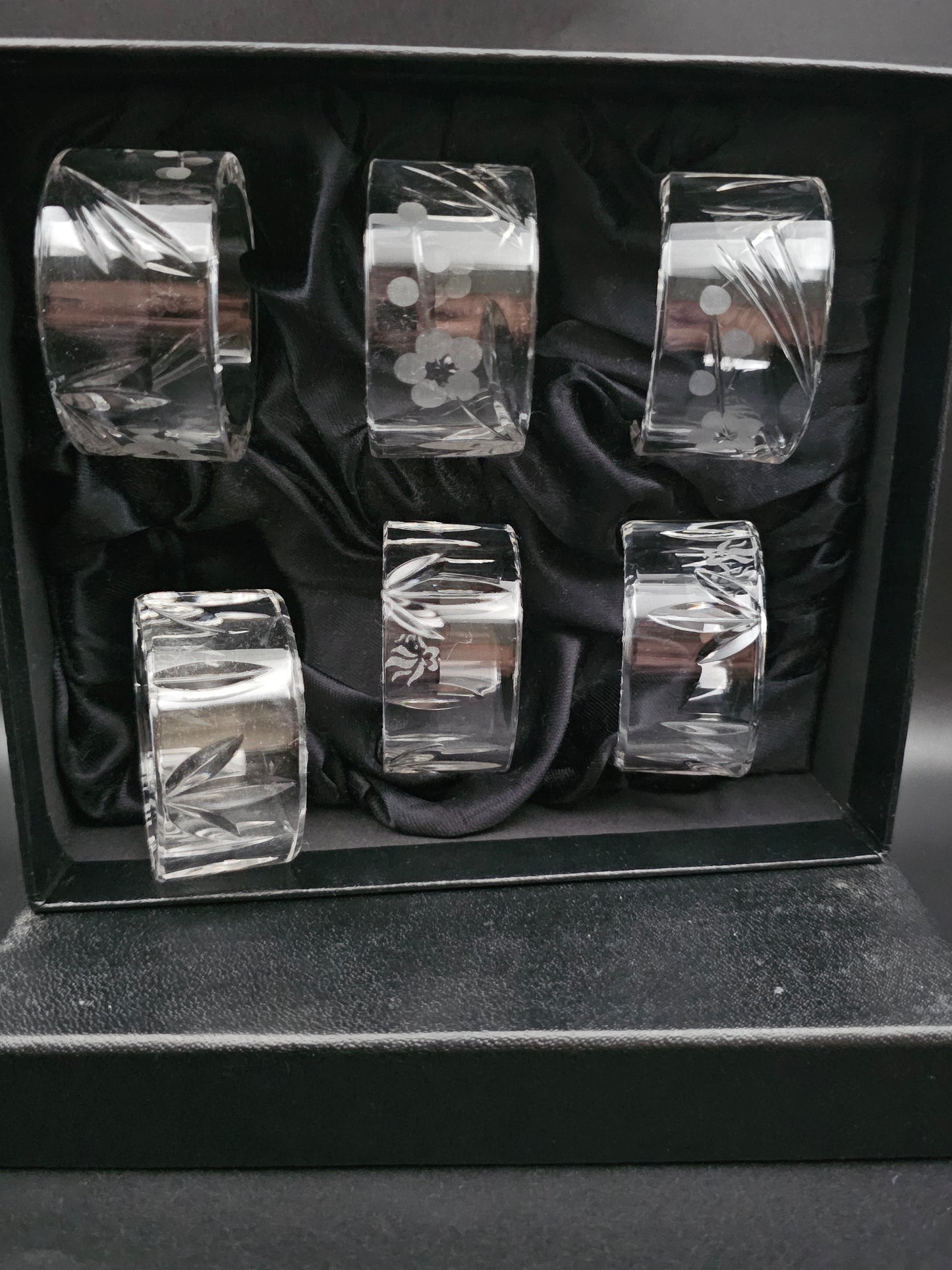 Royal Doulton Dorchester Napkin ring set boxed.5cm set of 6