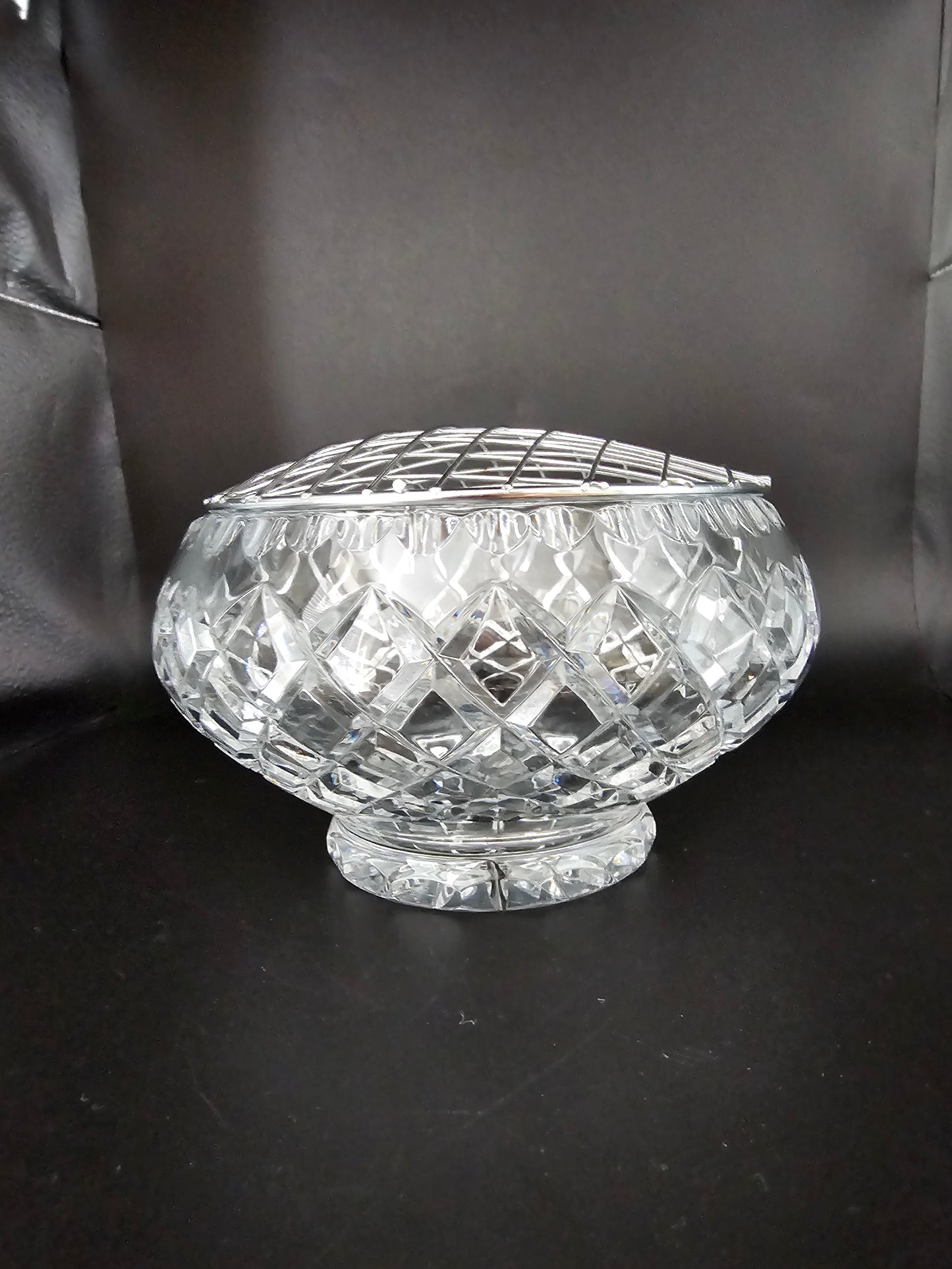 Beautiful Medium size Crystal Rose bowl. 17cm wide