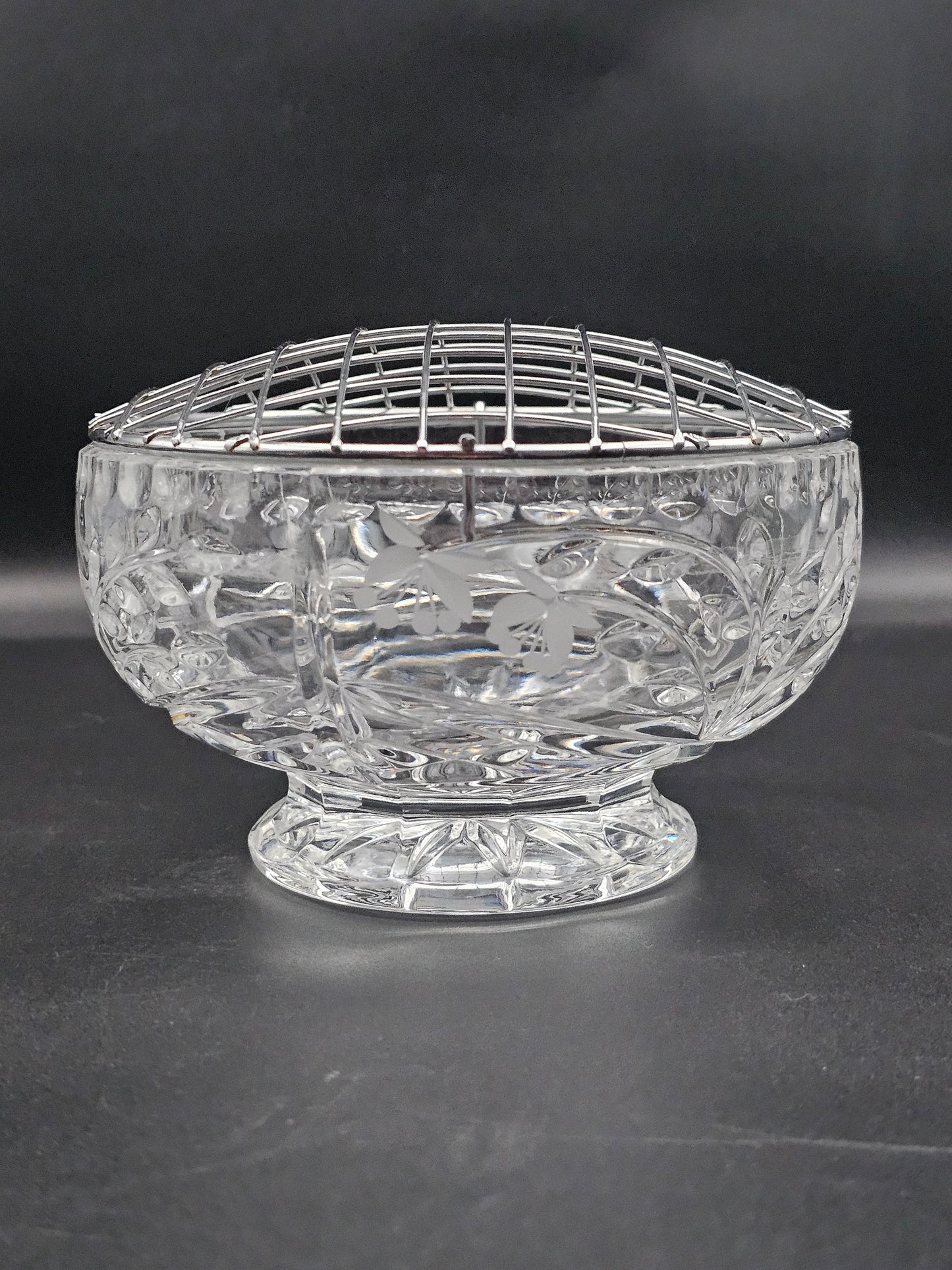 Beautiful small vintage Crystal Rose Posy bowl 10cm tall