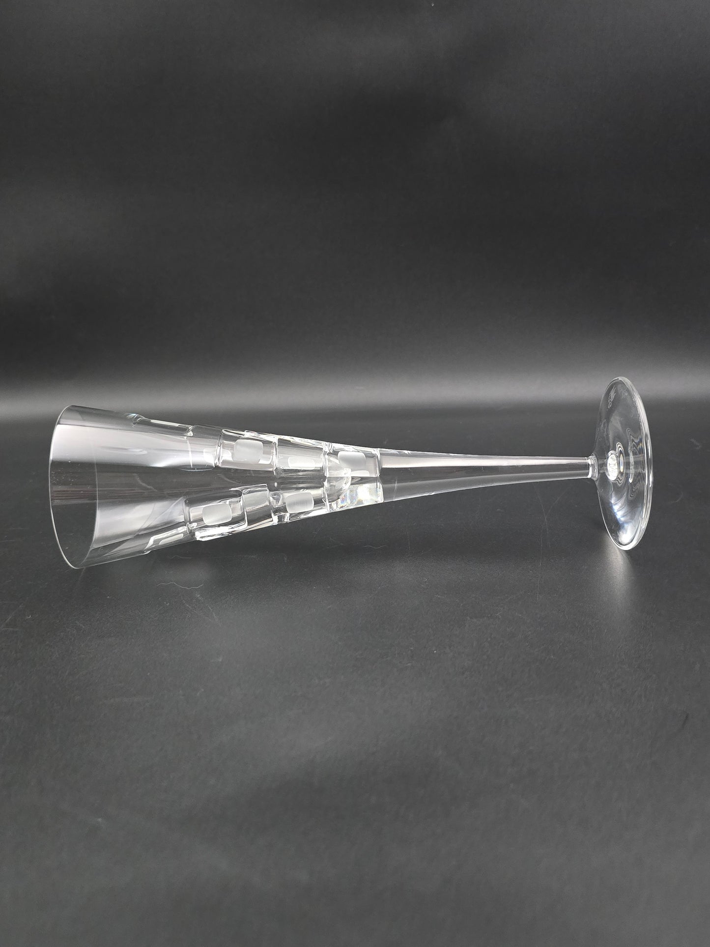 Set of 4 Royal Doulton Metro Pattern Crystal champagne flutes. 150ml 23cm tall