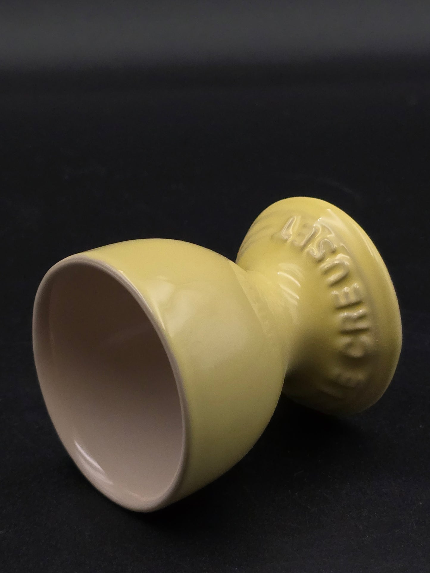 Set of 6 Le Creuset Elysees Yellow Egg Cups – Brand New in Box, Unused.