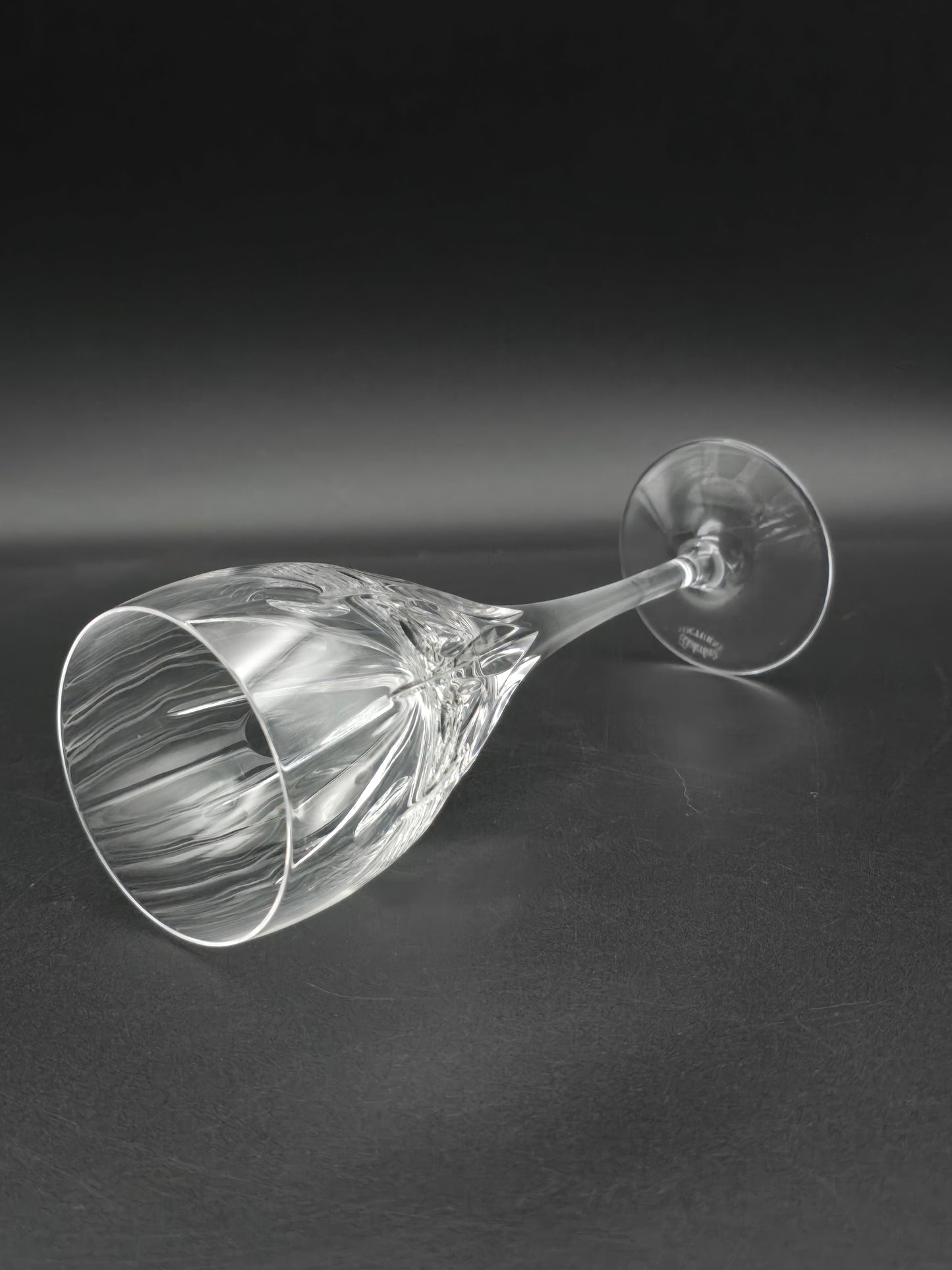 Set of 4 Waterford Nocturne Tranquility Wine Glasses – 200 ml, 19.5 cm Tall, Thumbprint & Vertical Cuts