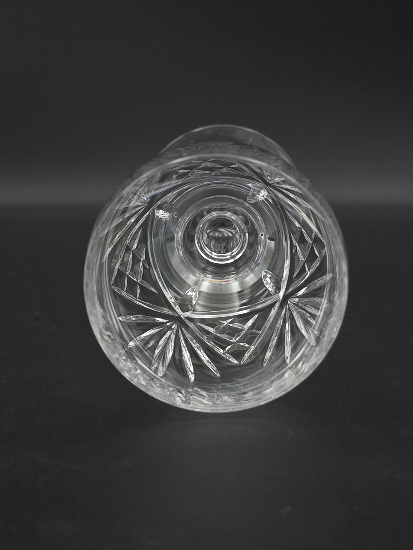 Set of 4 Edinburgh Crystal Stirling Pattern Crystal wine glasses. 200ml. 15.5cm tall.