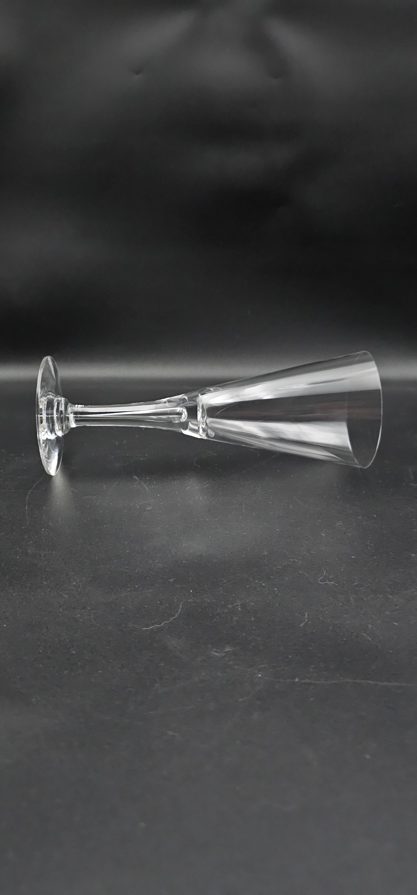Set of 3 Large Dartington Sharon wine glasses. 300ml 22cm tall designed by Frank Thrower
