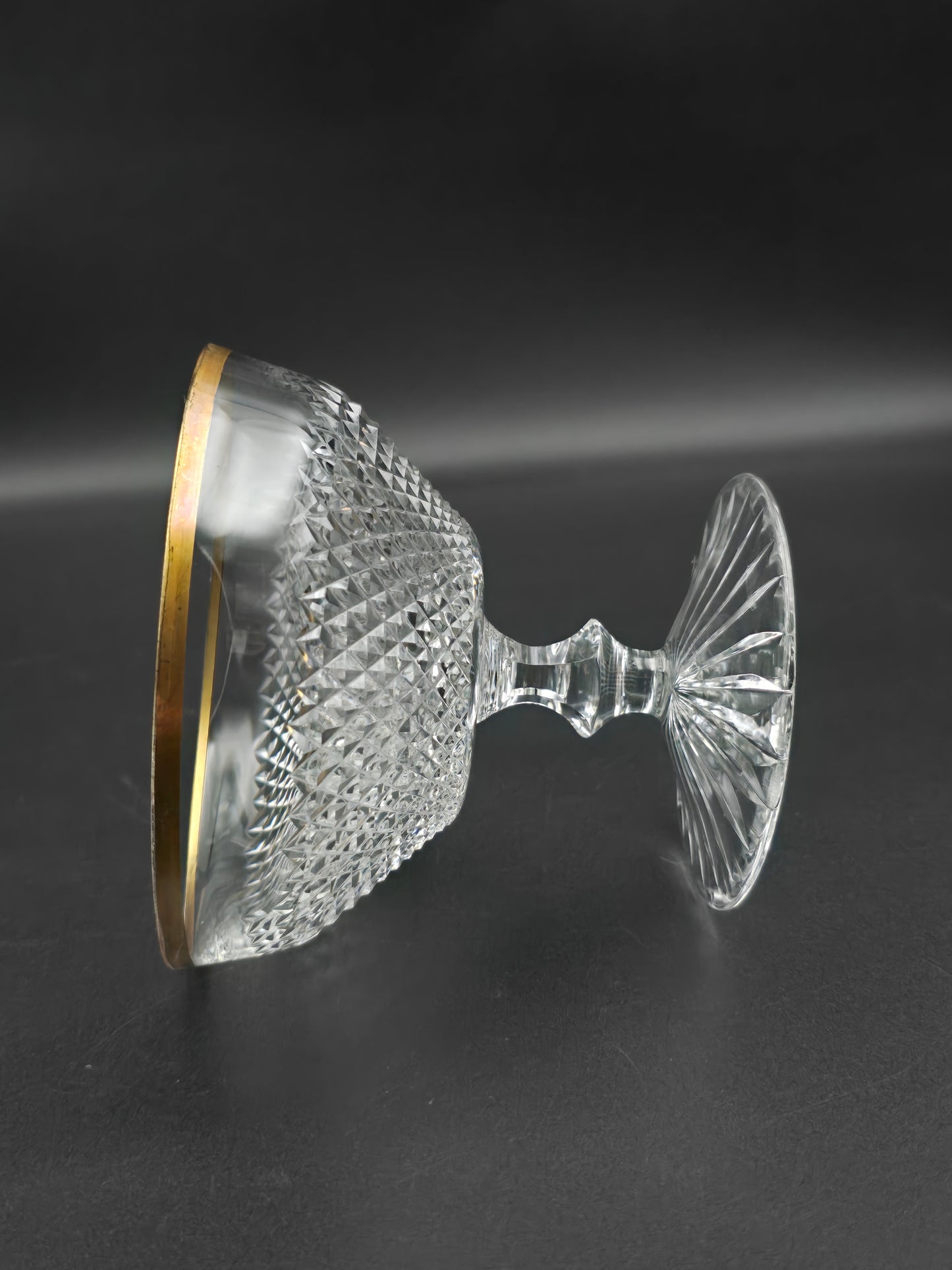 Set of 4 Beautiful Crystal Champagne coupes or dessert / starter dishes with Gold banding. 350ml. 10cm tall.