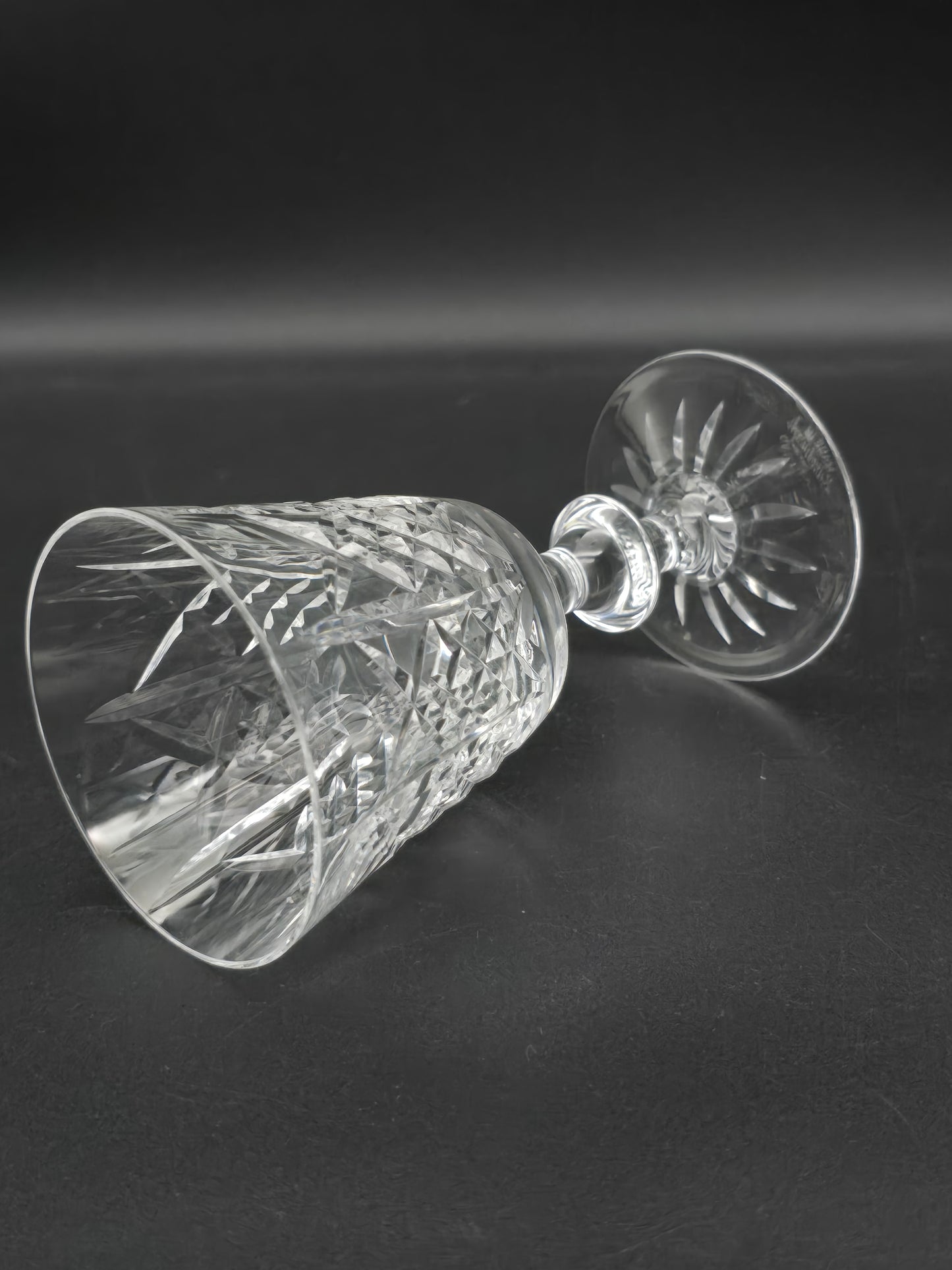 Set of 4 Edinburgh Crystal Highland pattern small Crystal wine glasses 150ml. 13.5cm tall