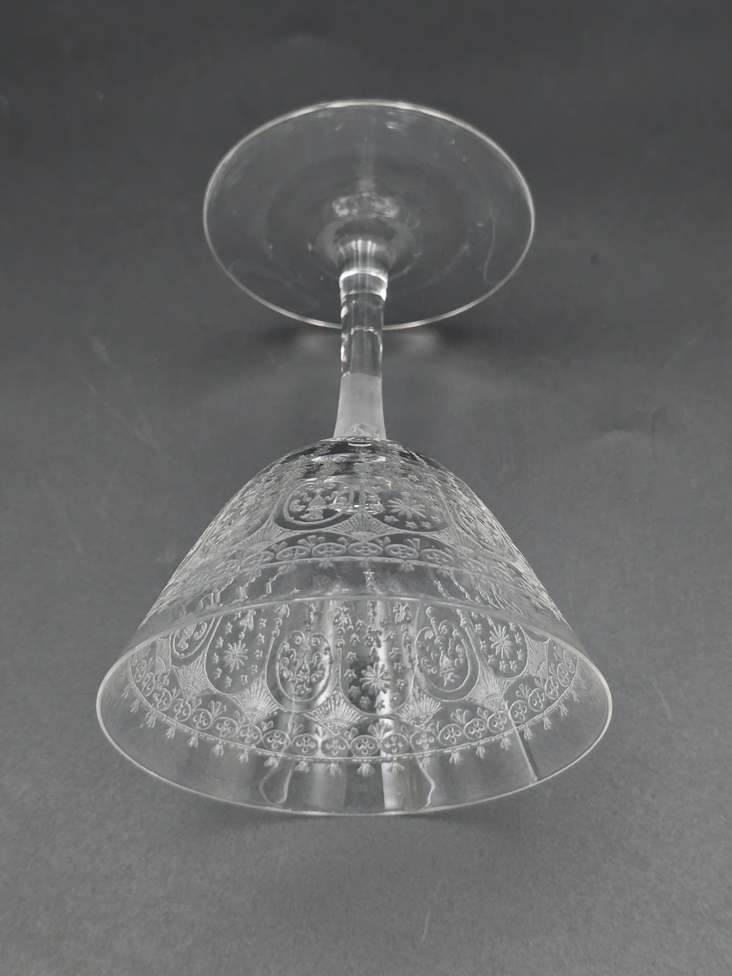 Set of 6 Beautifully etched crystal champagne coupes. 125ml. 11cm tall