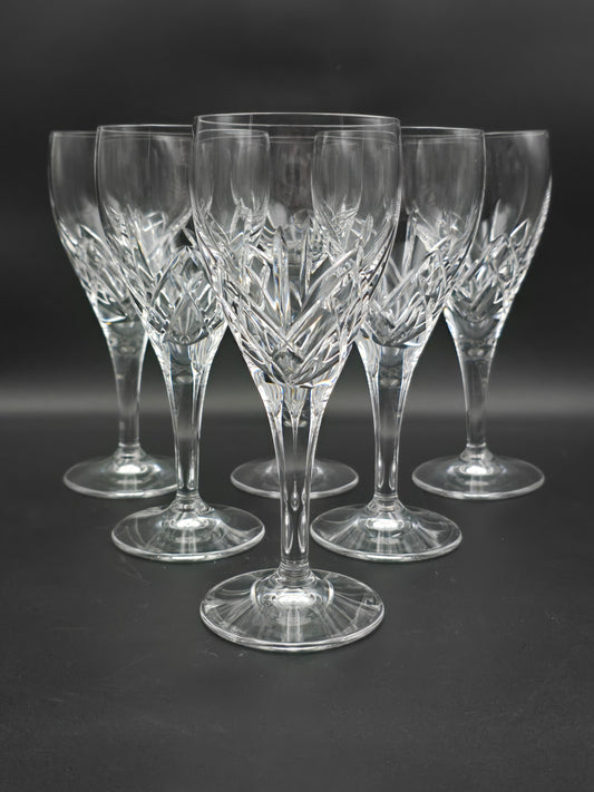 Set of 6 Edinburgh Crystal Broughton Pattern large wine glasses 260ml. 19cm tall.