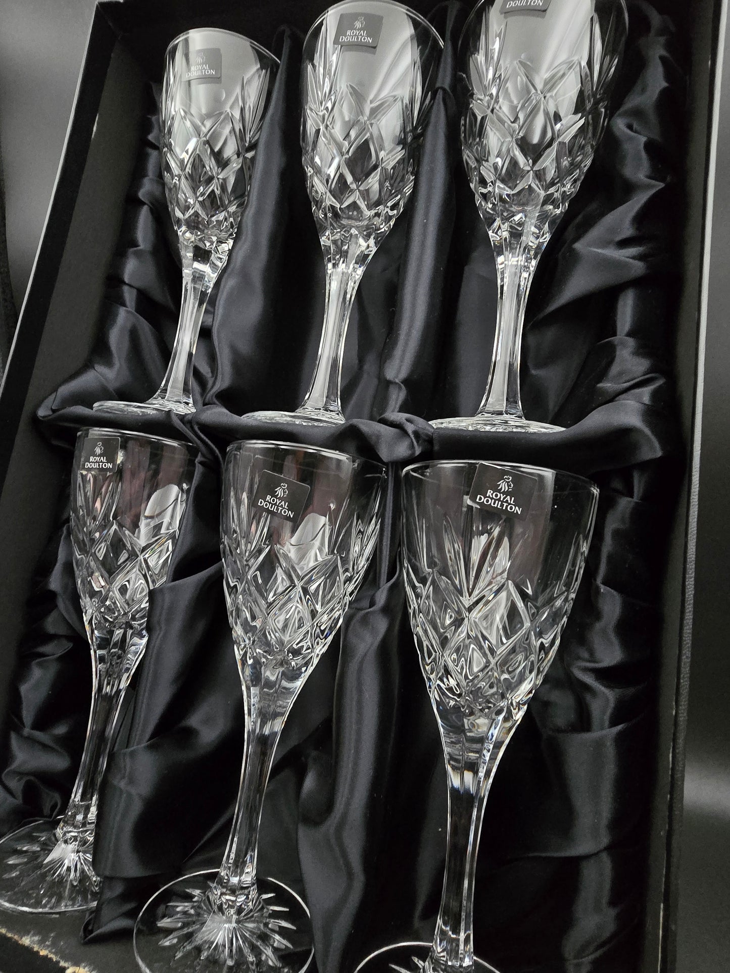 Set of 6 Royal Doulton Canterbury Pattern Crystal wine glasses. 175ml. Boxed