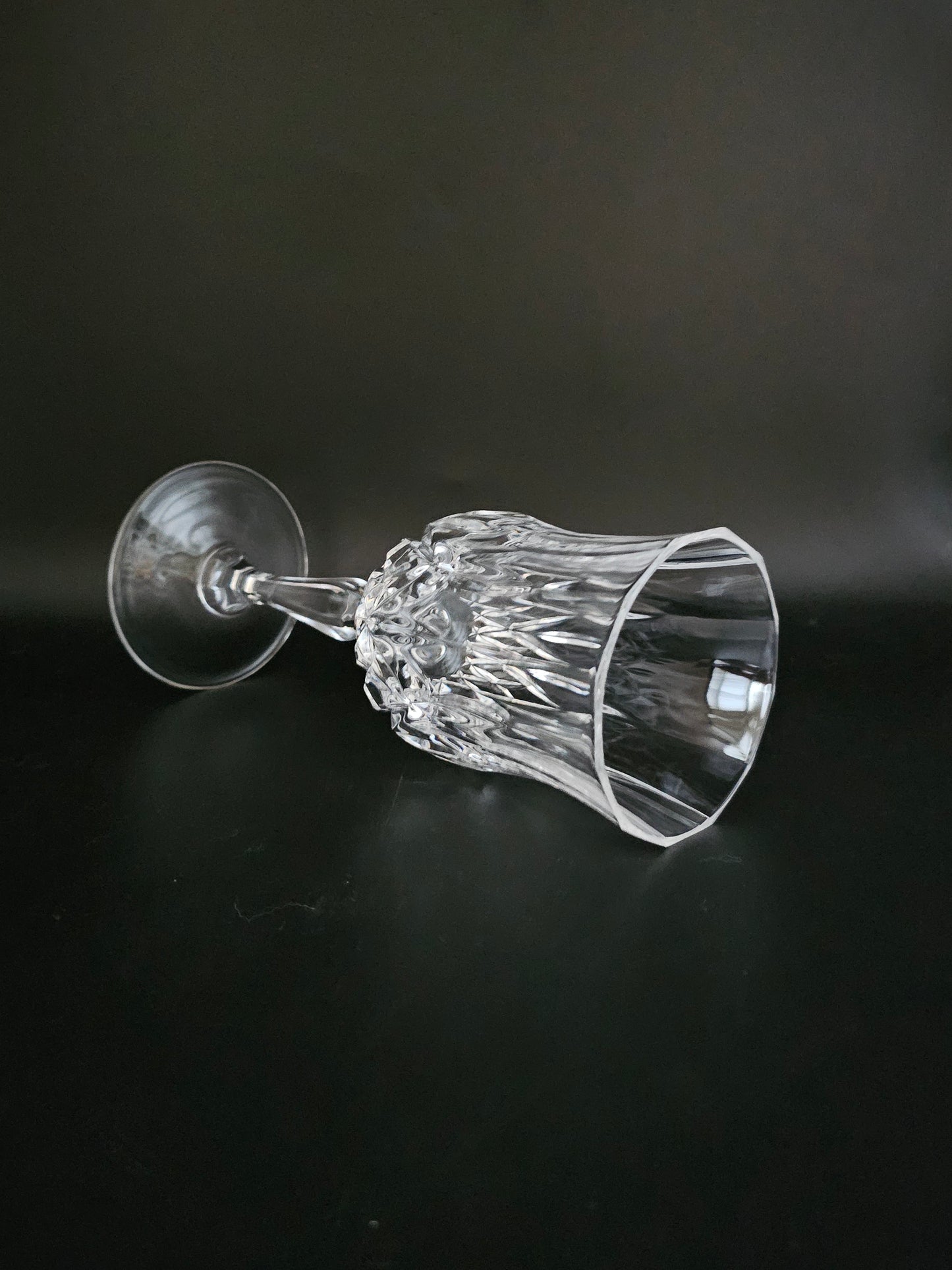 Set of 4 tall, Large Vintage Crystal Wine Glasses. 200ml. 19cm tall