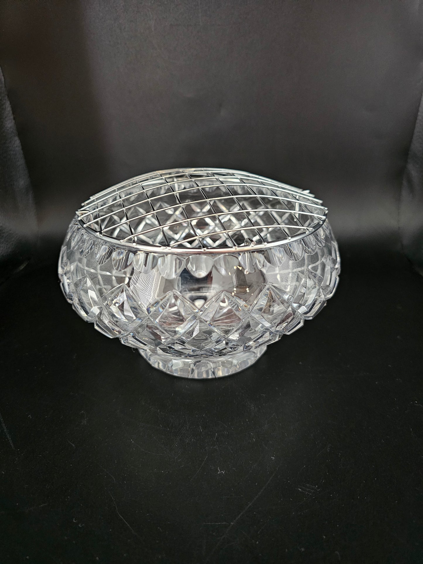 Beautiful Medium size Crystal Rose bowl. 17cm wide