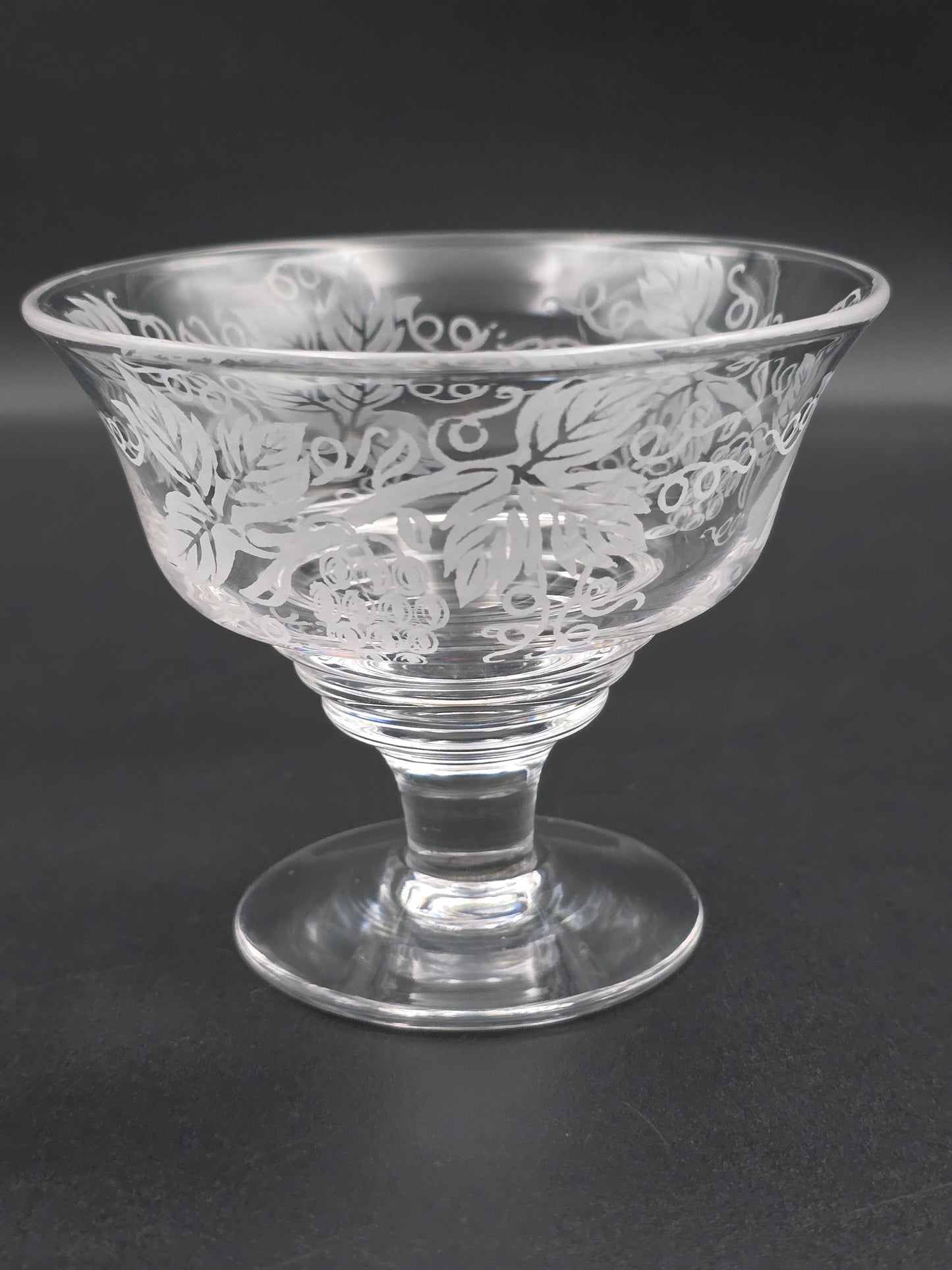Set of 6 Crystal sundae or grapefruit bowls featuring floral etching