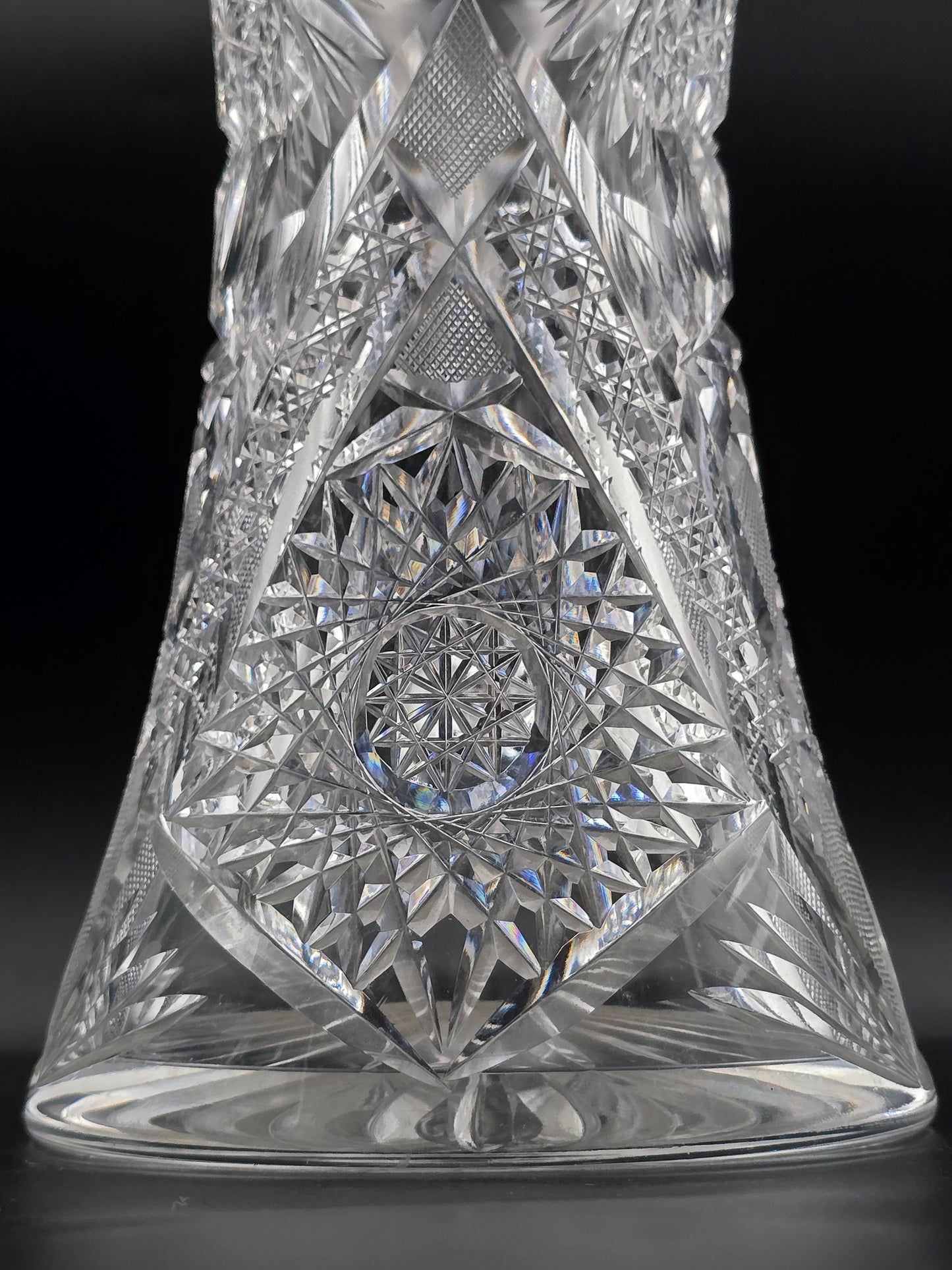 Antique Heavy Cut Crystal Jug – Pinwheel Pattern, Thick Handle & Star-Cut Base, 3.4kg, 1.7L – Ideal for Pimms / Water or Lemonade.