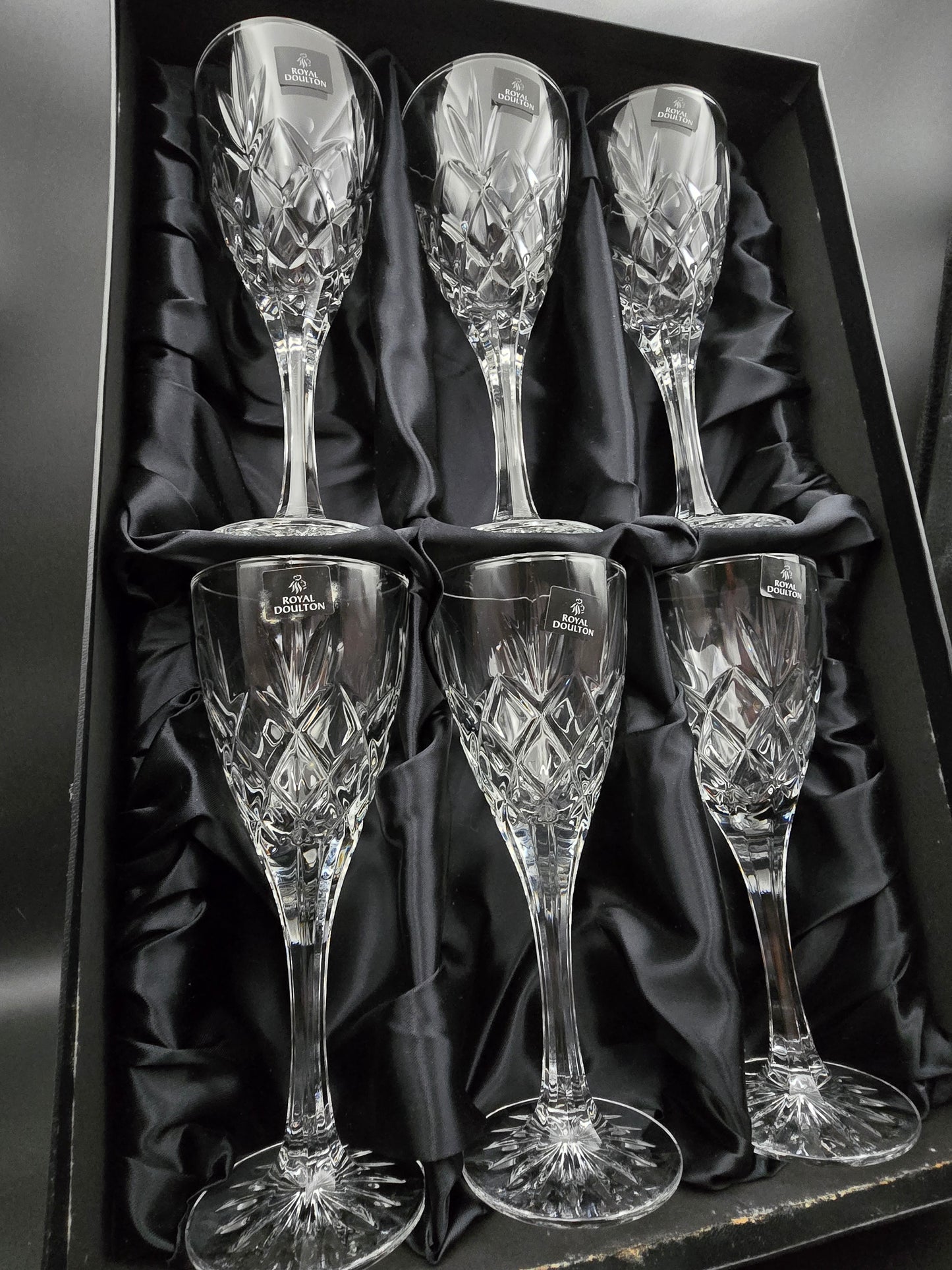 Set of 6 Royal Doulton Canterbury Pattern Crystal wine glasses. 175ml. Boxed