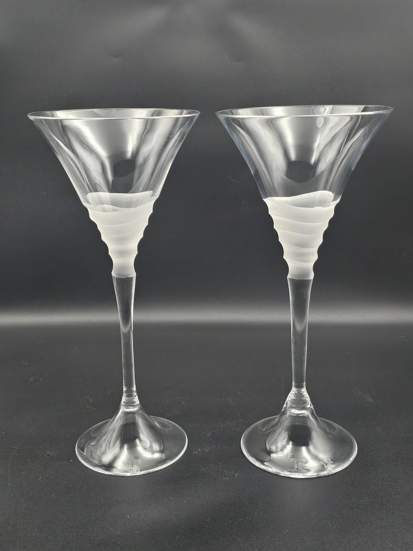 Pair of Edinburgh Crystal Infinity Cocktail flutes designed by Jessamy Kelly 300ml 26cm tall