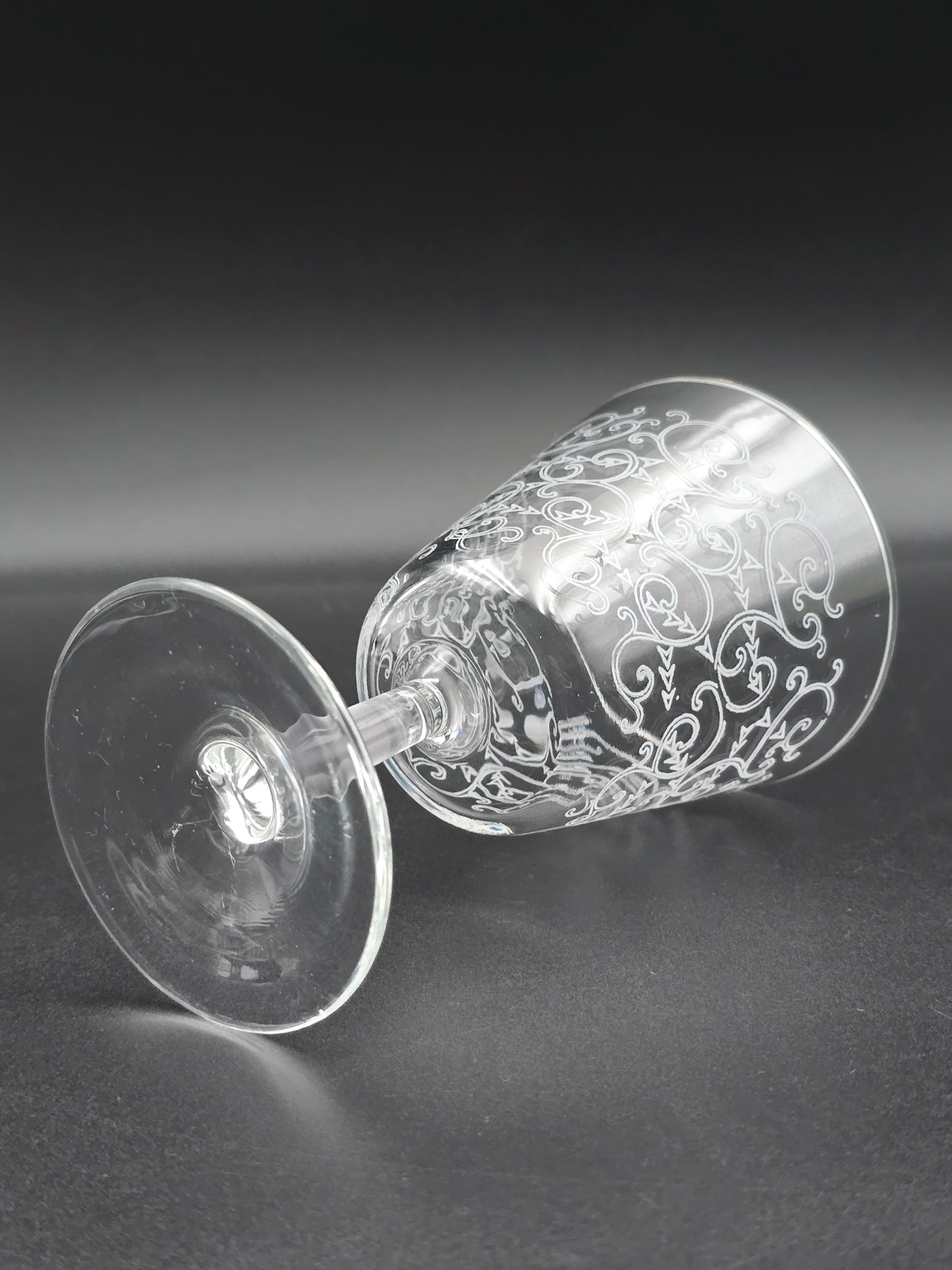 Set of 6 Vintage Etched Glass Wine Goblets – 250ml, Swirl Design, 14cm Tall
