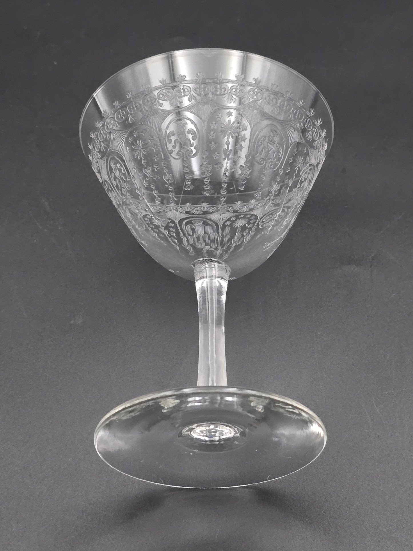 Set of 6 Beautifully etched crystal champagne coupes. 125ml. 11cm tall