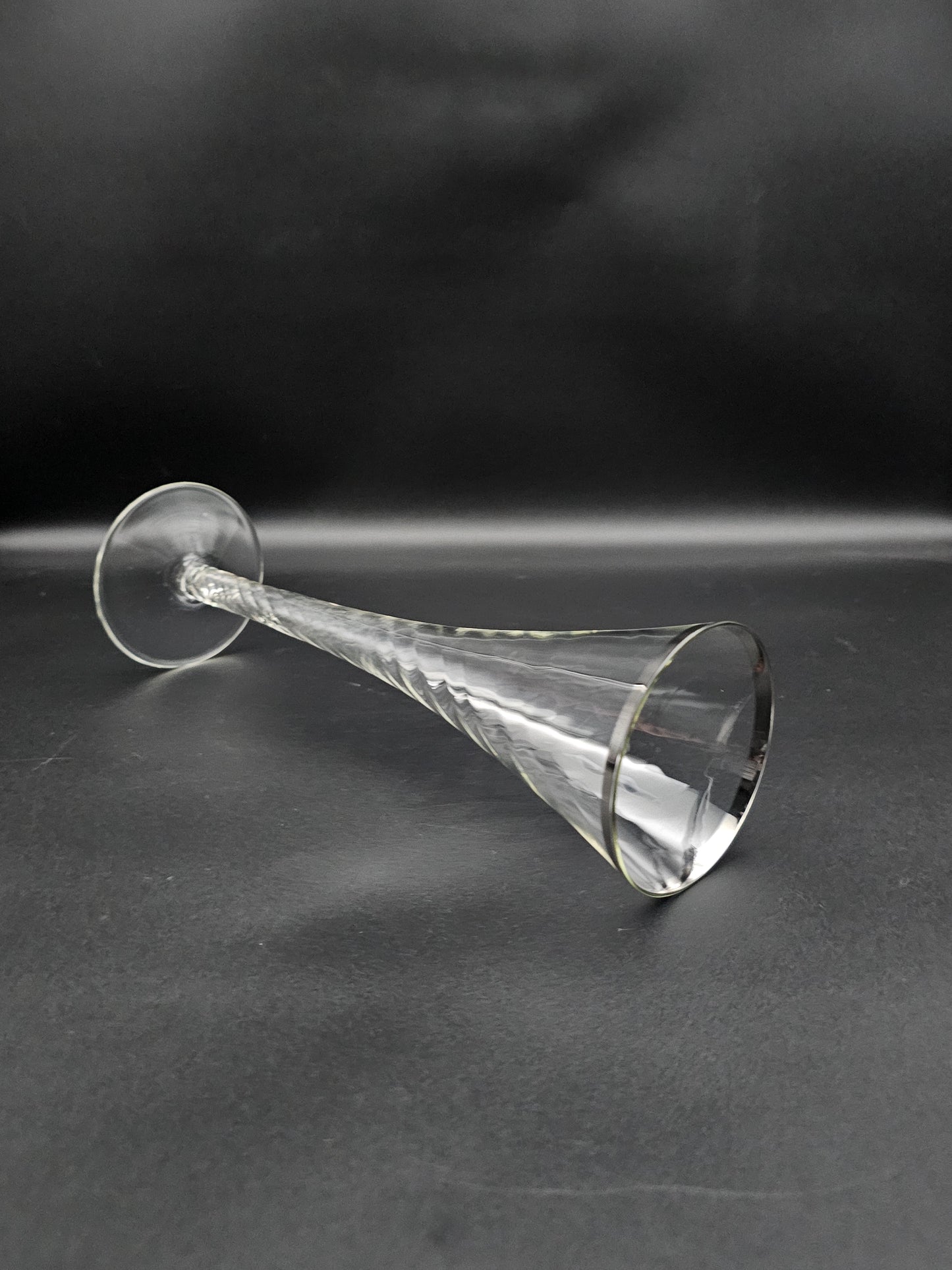 5 Hollow stemmed Tall Crystal Champagne flutes with silver coloured rims. 25cm tall. 200ml