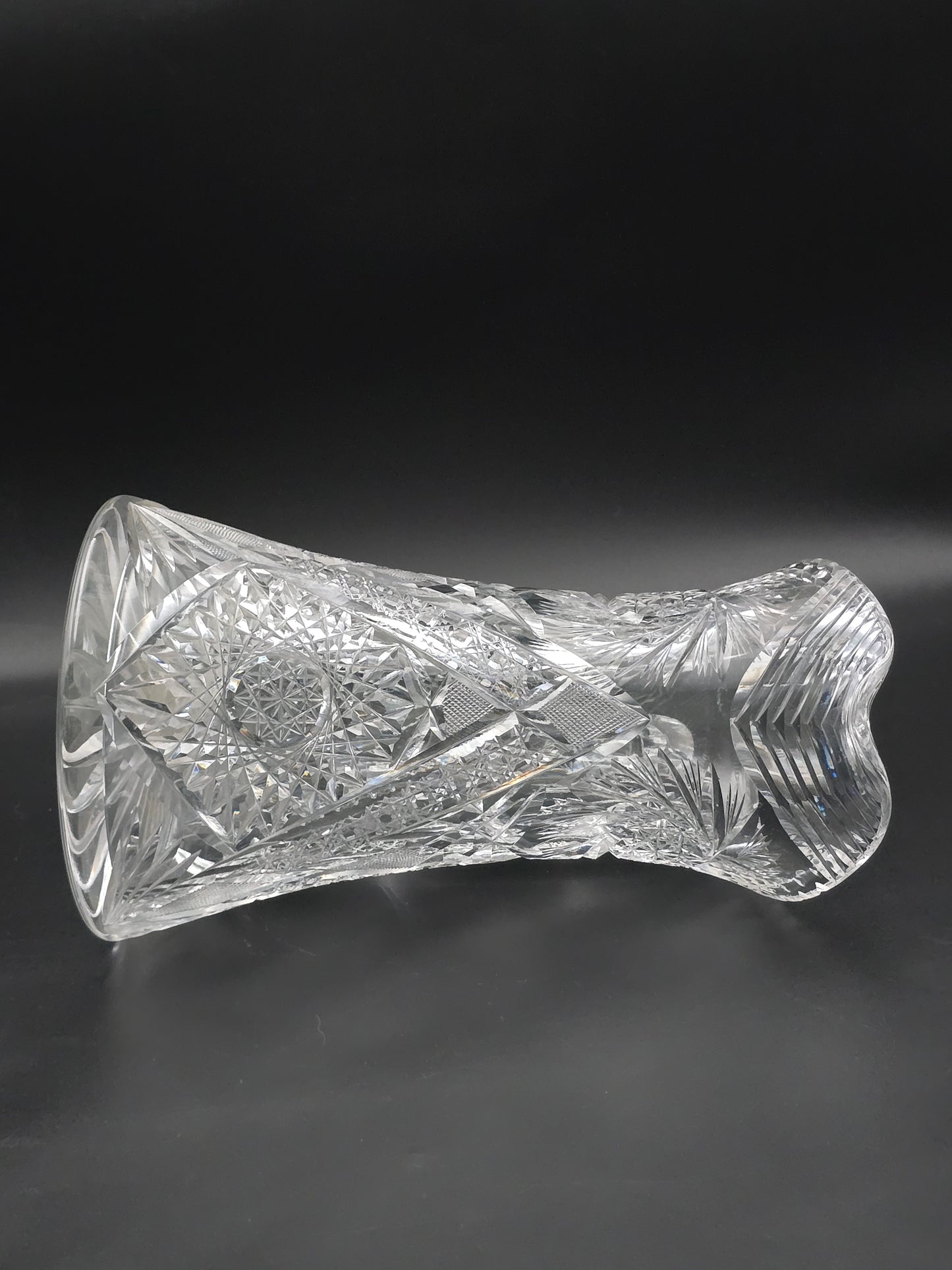 Antique Heavy Cut Crystal Jug – Pinwheel Pattern, Thick Handle & Star-Cut Base, 3.4kg, 1.7L – Ideal for Pimms / Water or Lemonade.