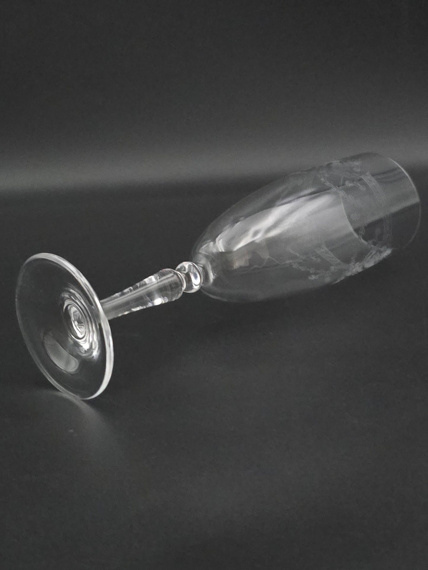 Beautiful Set of 4 Etched Crystal Champagne flutes 185ml