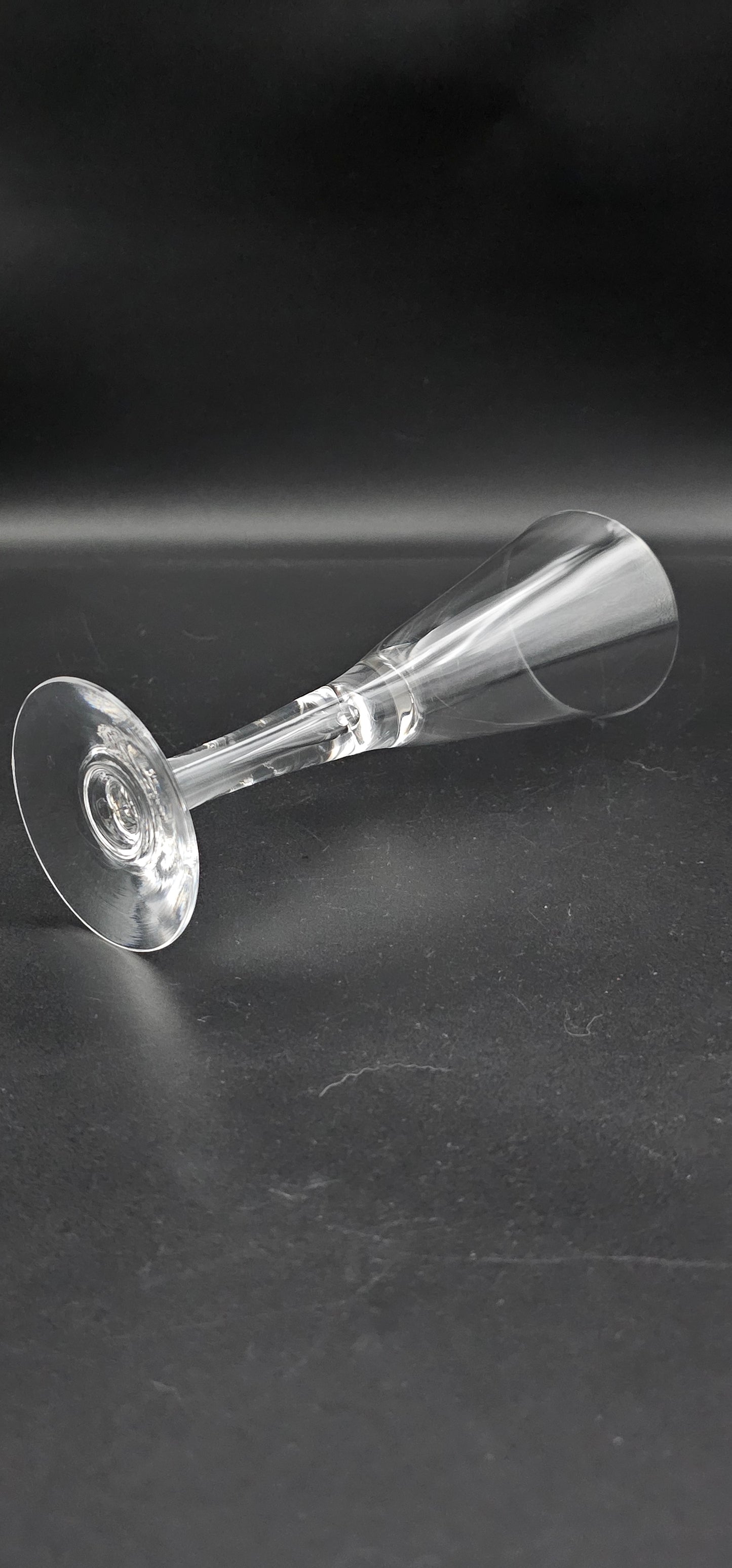 Set of 3 Dartington Sharon wine glasses. 250ml 21cm tall designed by Frank Thrower