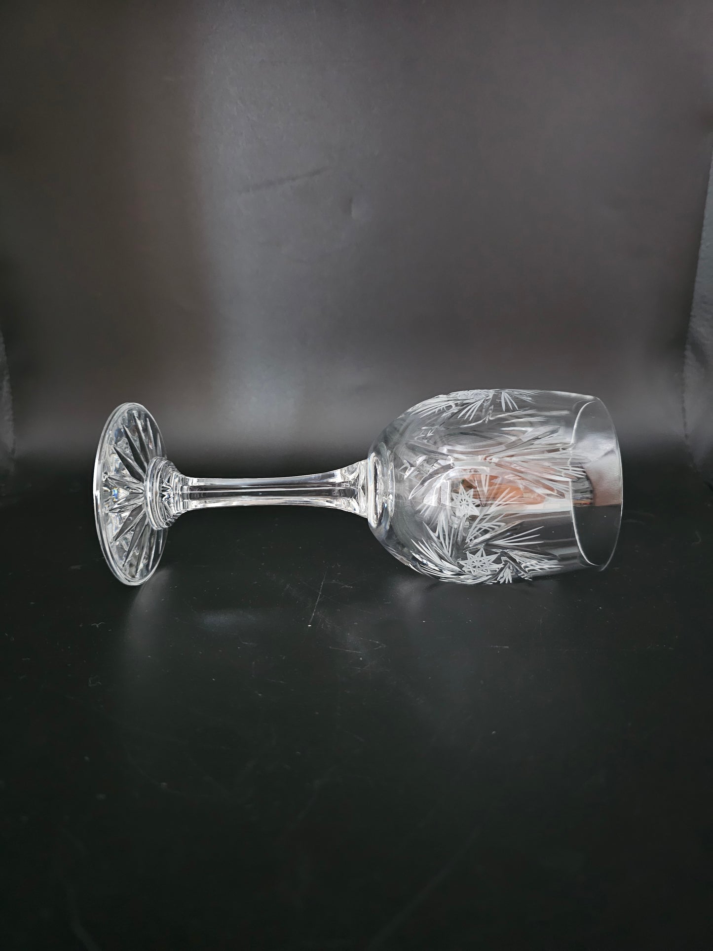 Set of 6 Large Crystal Wine Glasses. 225ml 16.5cm tall