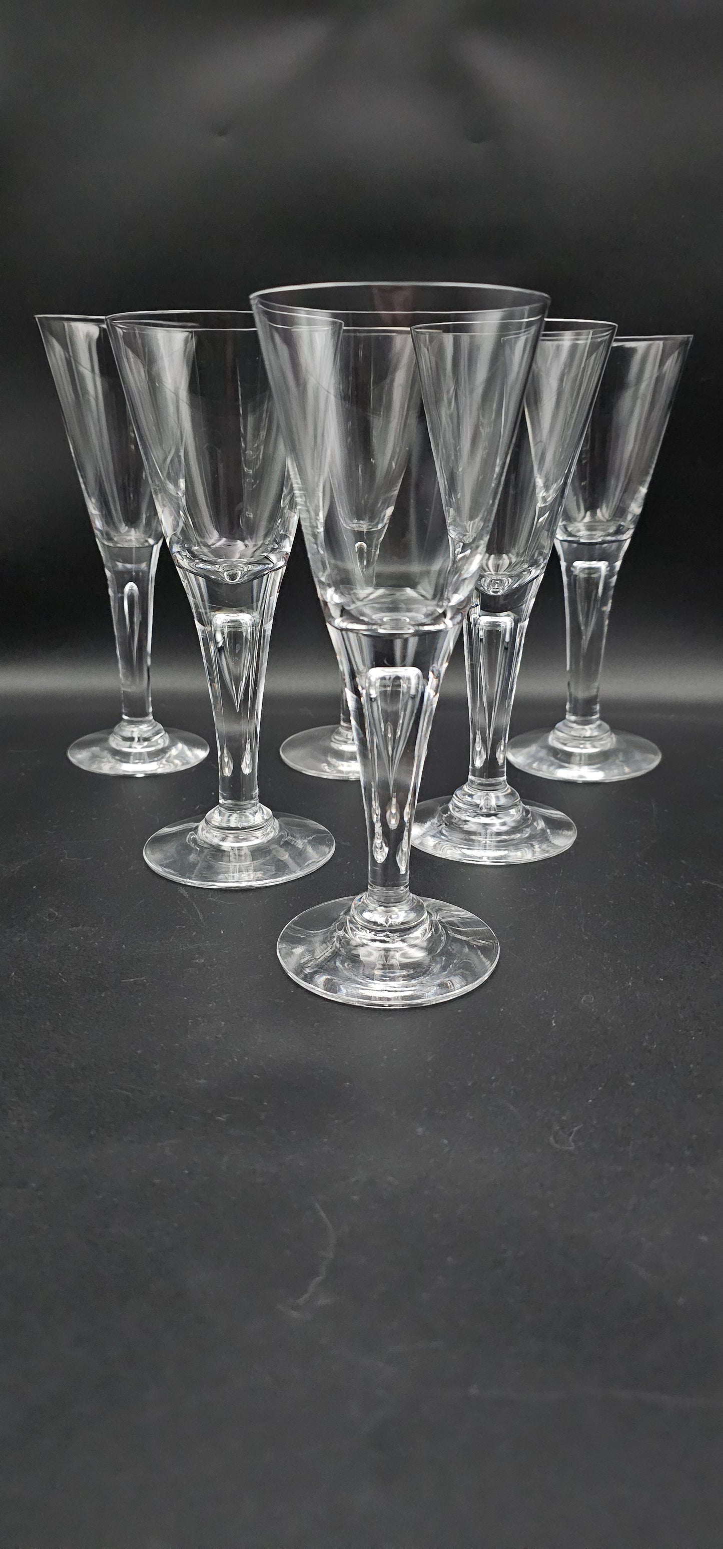 Set of 6 Dartington Sharon wine glasses. 175ml 19cm tall designed by Frank Thrower