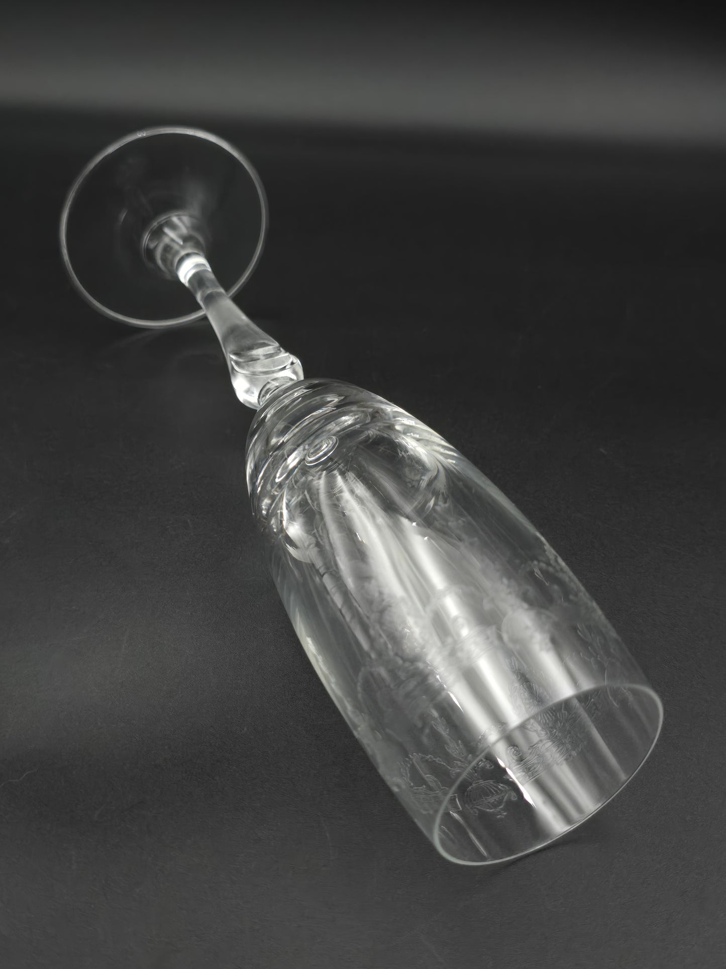 Beautiful Set of 5 Etched Crystal Champagne flutes 175ml. 22cm tall.