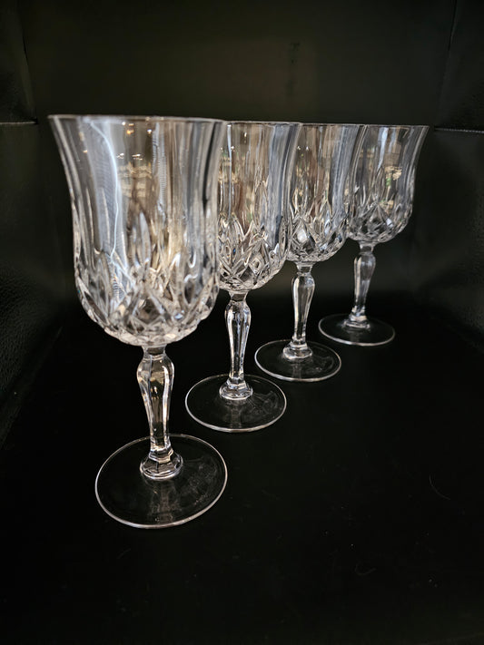 Set of 4 tall, Large Vintage Crystal Wine Glasses. 200ml. 19cm tall