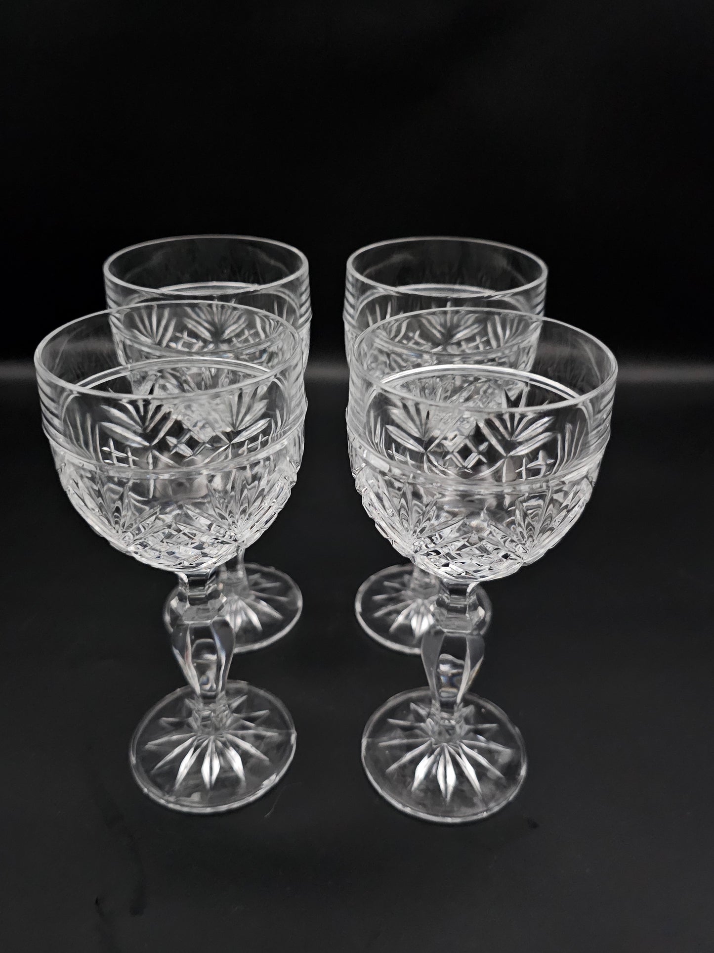 Beautiful vintage set of 4 Crystal wine glasses 175ml