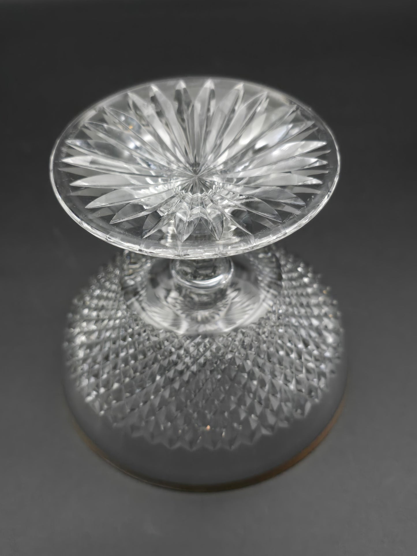 Set of 4 Beautiful Crystal Champagne coupes or dessert / starter dishes with Gold banding. 350ml. 10cm tall.