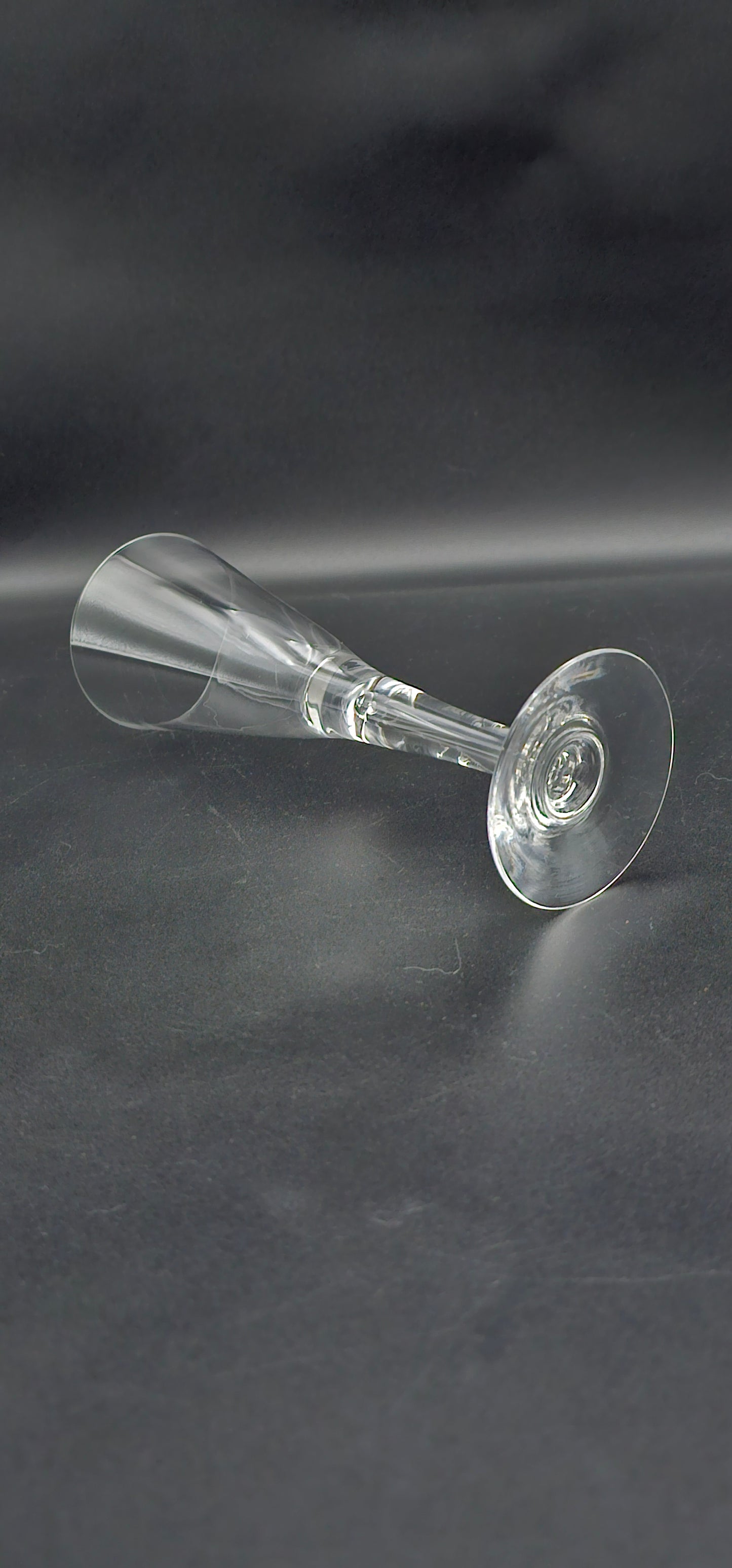 Set of 3 Dartington Sharon wine glasses. 250ml 21cm tall designed by Frank Thrower