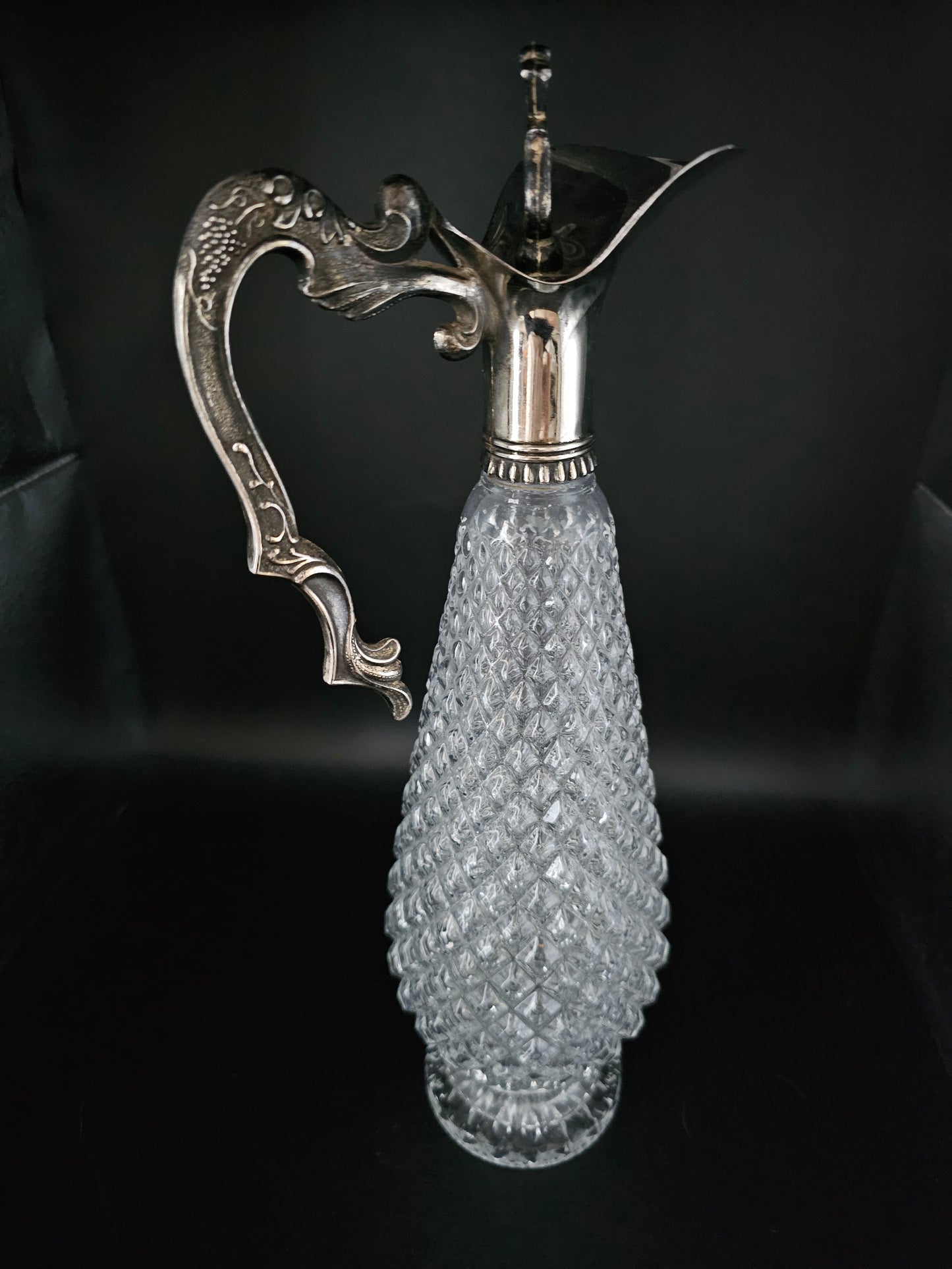 Beautiful Vintage Glass Wine Carafe Decanter.