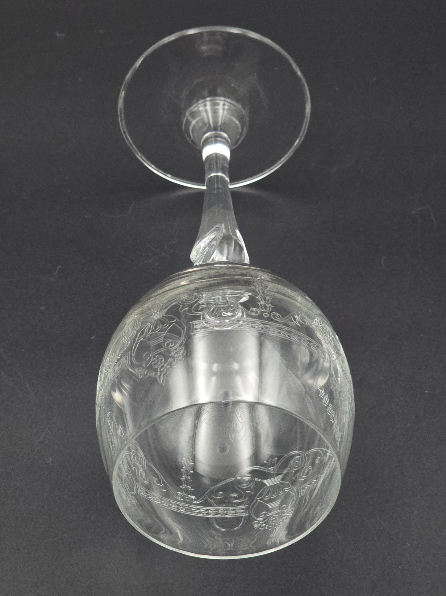 Set of 4 Vintage etched Durand Dampierre Crystal Wine Glasses. 200ml. 18.5cm tall