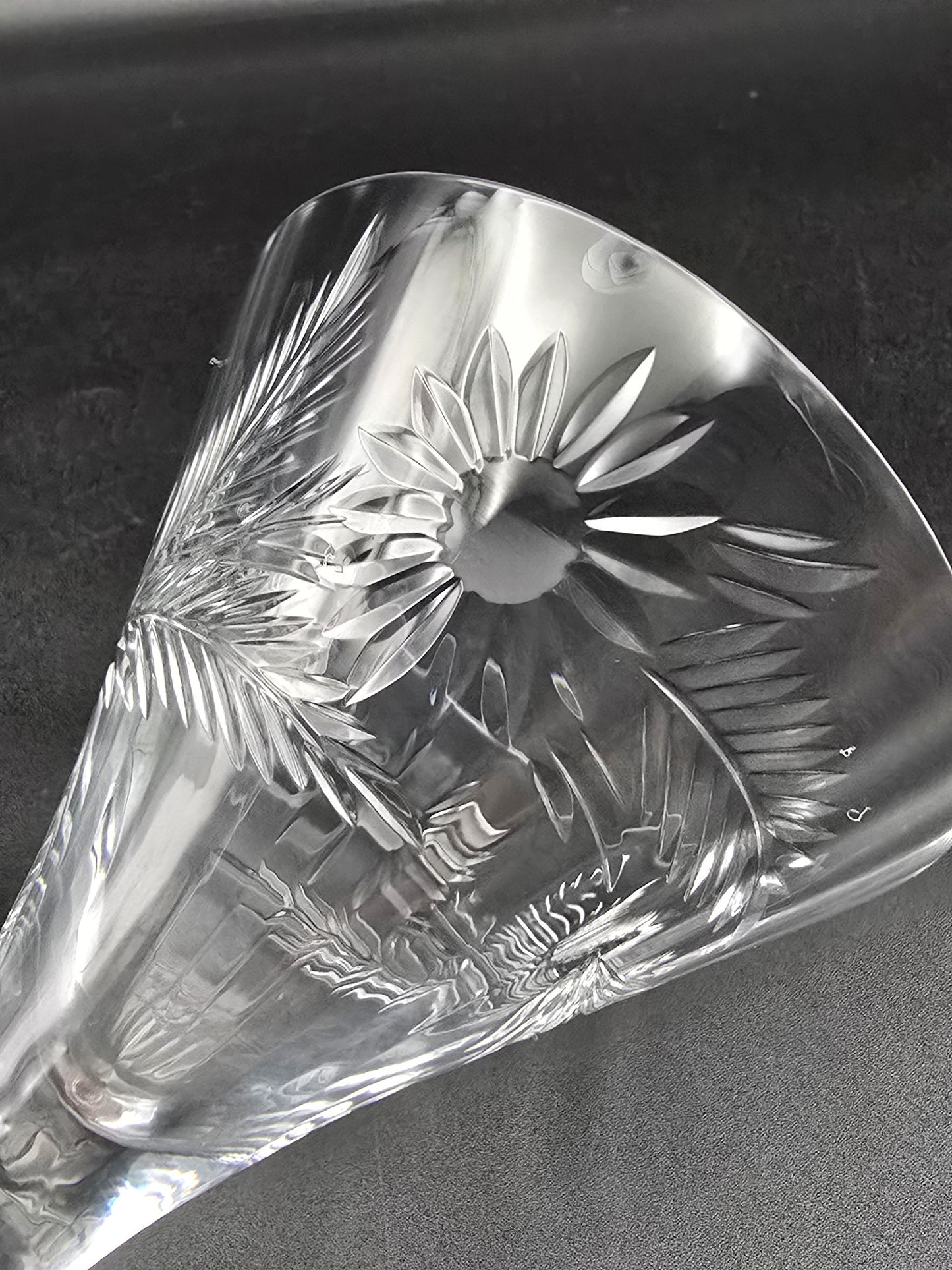 Set of Four Crystal Champagne or Cocktail Coupes – 200ml – Fern & Sunflower Cut Design with Star-Cut Base – 14cm Tall