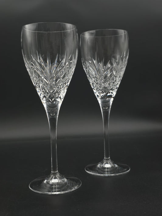 Pair of Vintage Etched Crystal Wine Glasses – Fern & Cross Pattern | 250ml | Slender Stem | 21.5cm Tall | Elegant & Unmarked