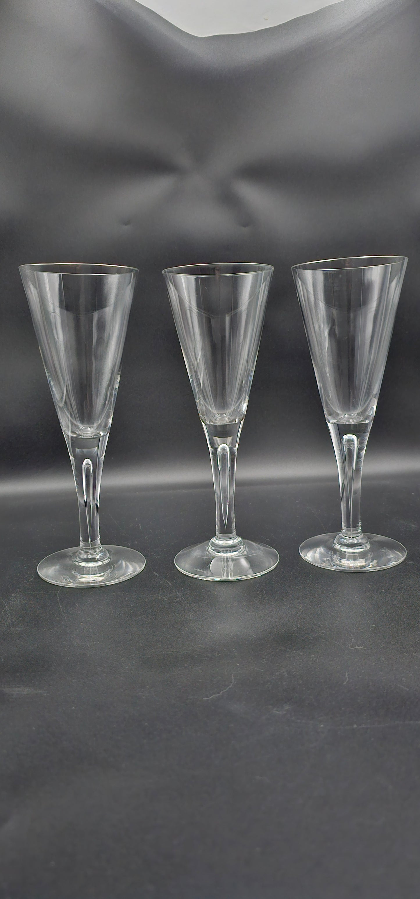 Set of 3 Large Dartington Sharon wine glasses. 300ml 22cm tall designed by Frank Thrower