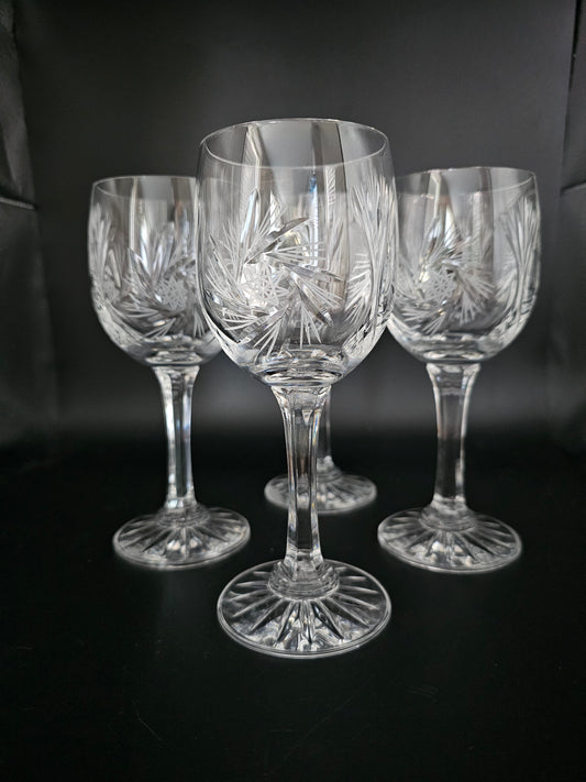 Set of 4 Large Crystal Wine Glasses. 225ml 16.5cm tall